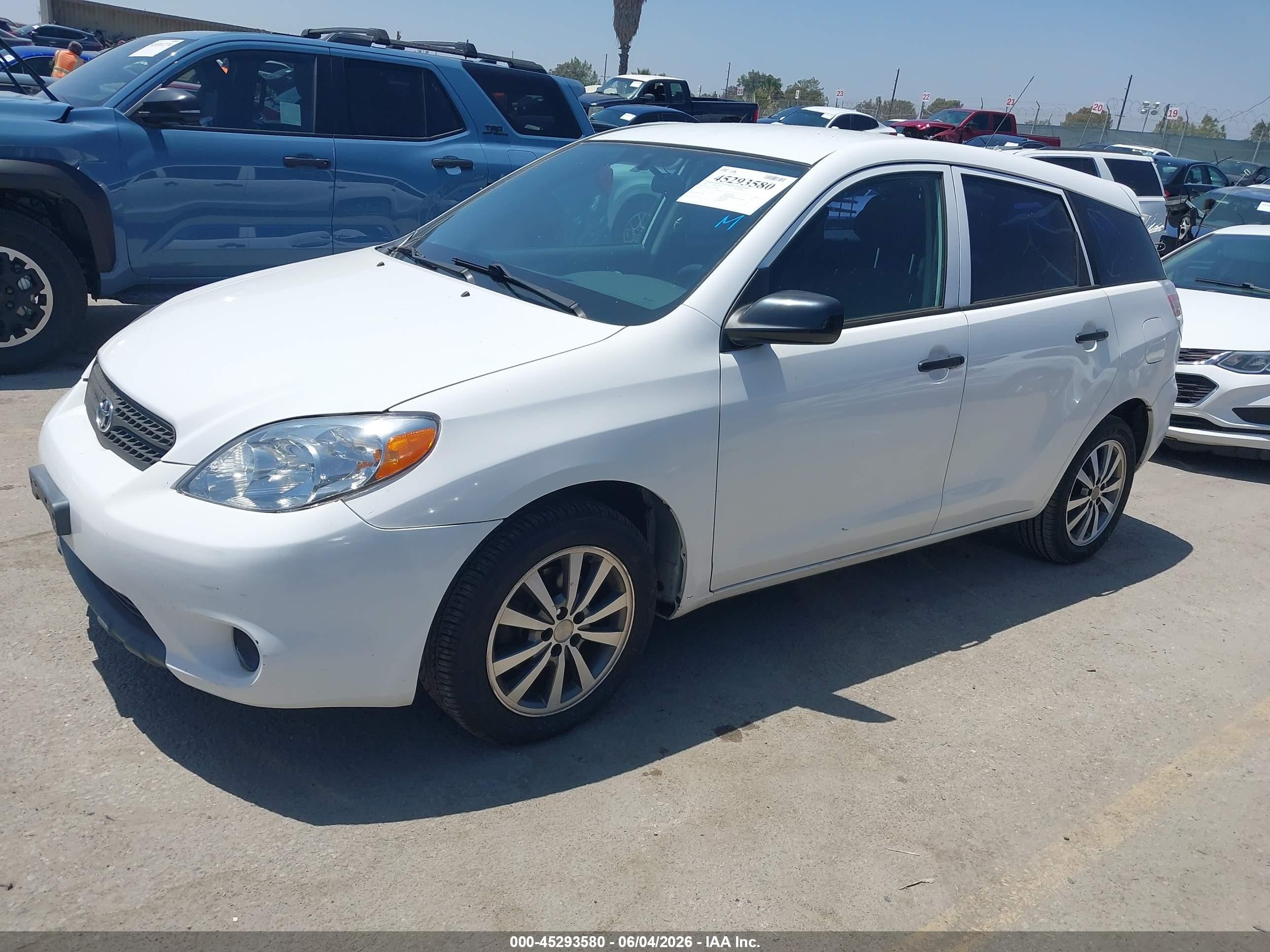 2005 Toyota Matrix   Белый vin: 2T1KR32EX5C550702