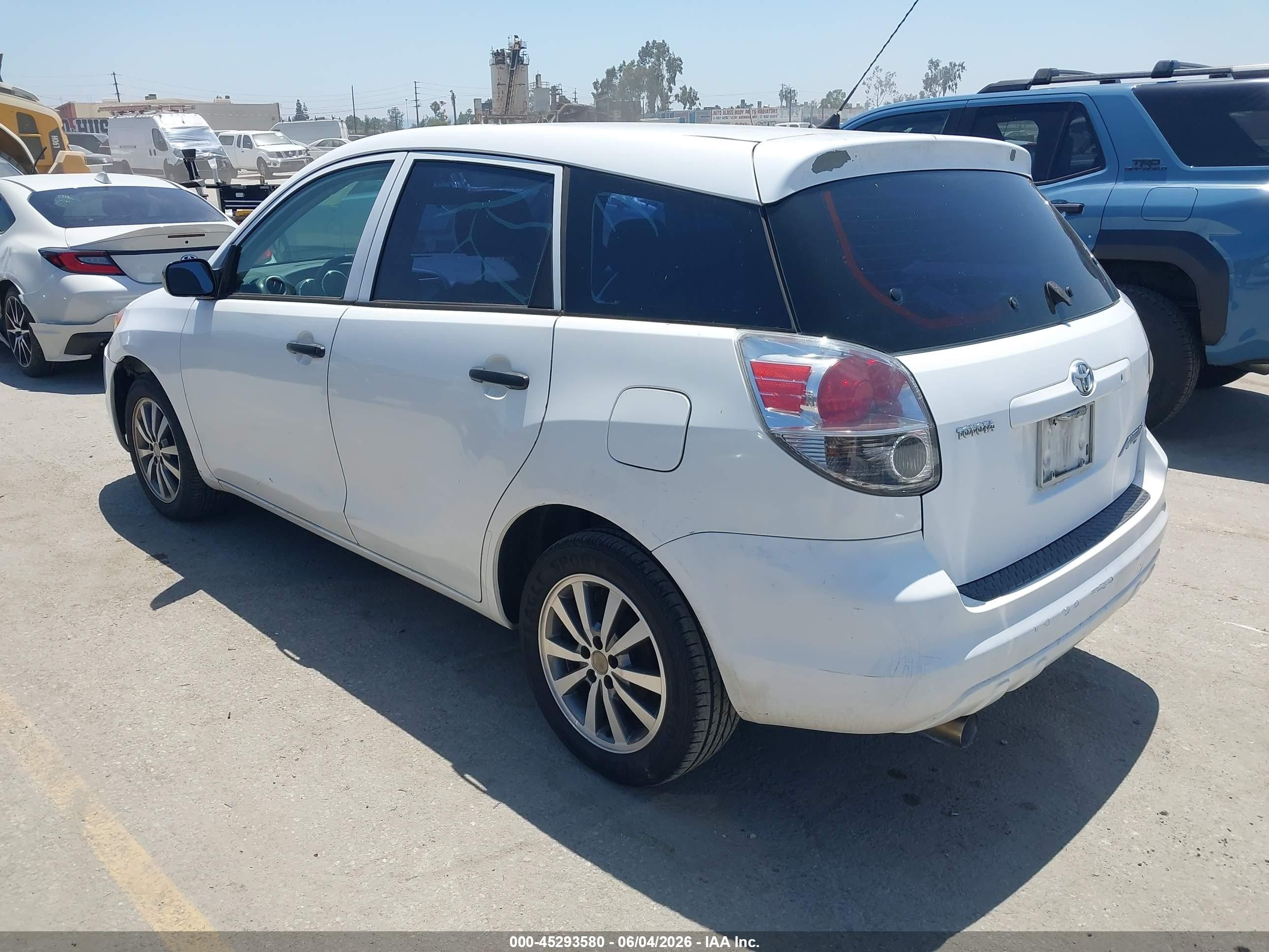 2005 Toyota Matrix   Белый vin: 2T1KR32EX5C550702