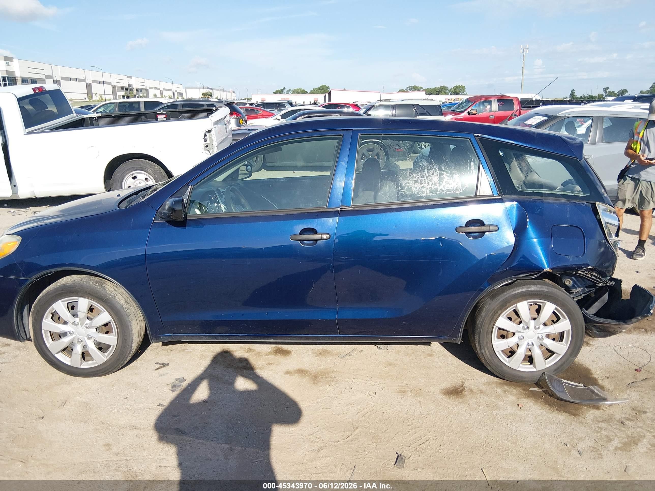2007 Toyota Matrix   Blue vin: 2T1KR32EX7C632822