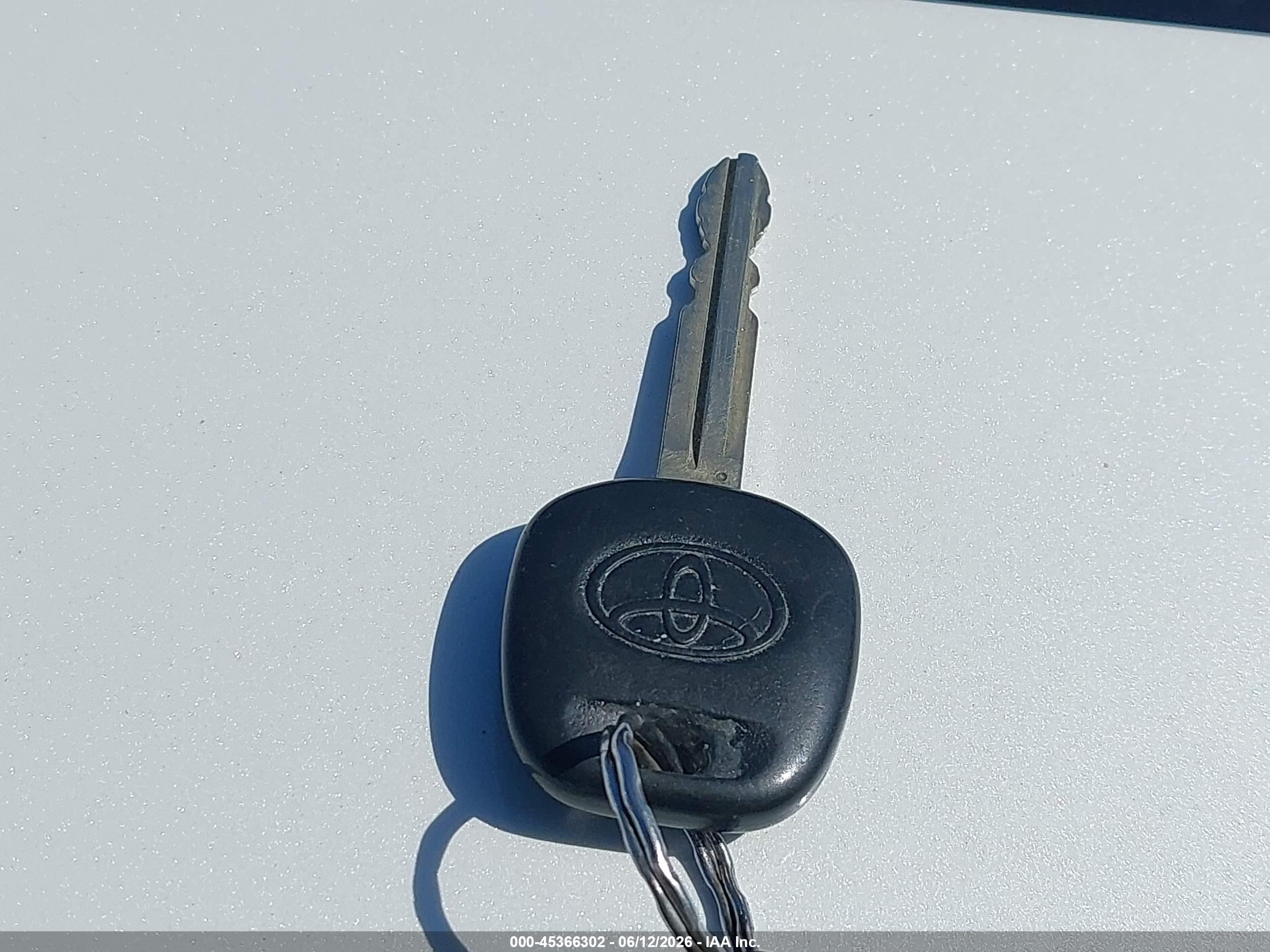 2007 Toyota Matrix   Blue vin: 2T1KR32EX7C681535