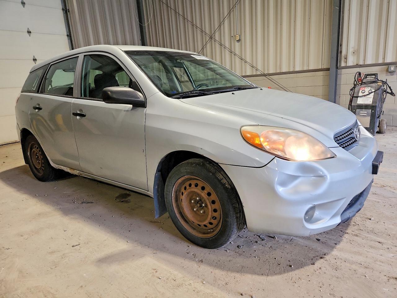 2008 Toyota Matrix Base Silver vin: 2T1KR32EX8C714647
