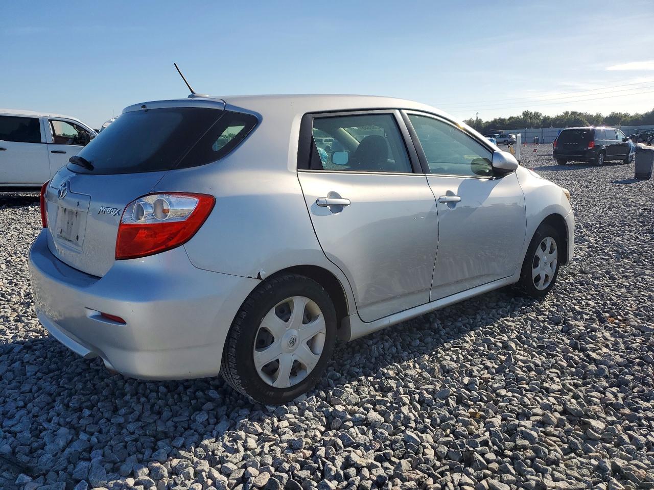 2009 Toyota Matrix Base Silver vin: 2T1KU40E09C007775