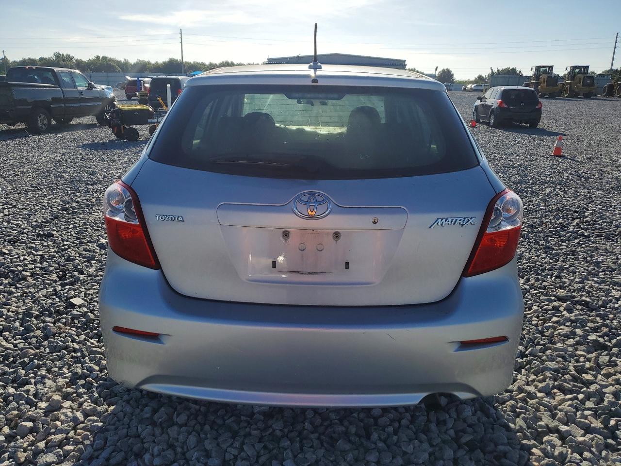 2009 Toyota Matrix Base Silver vin: 2T1KU40E09C007775