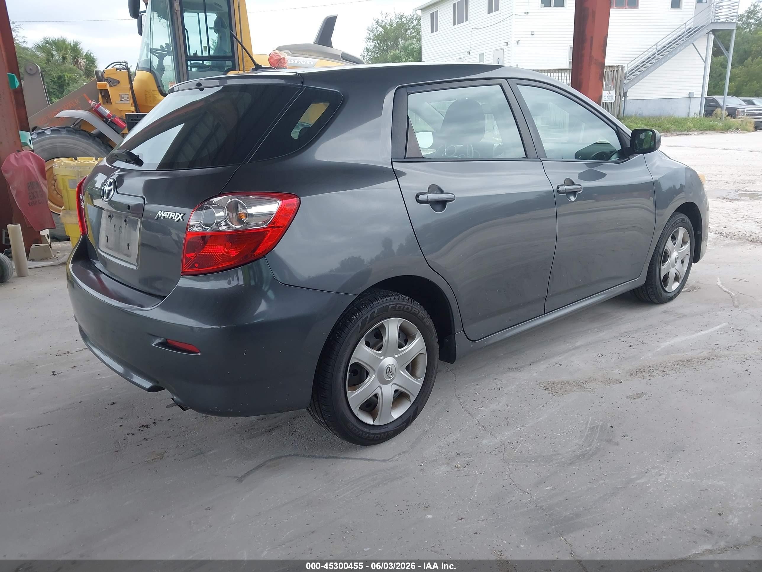 2009 Toyota Matrix   Серый vin: 2T1KU40E09C030196