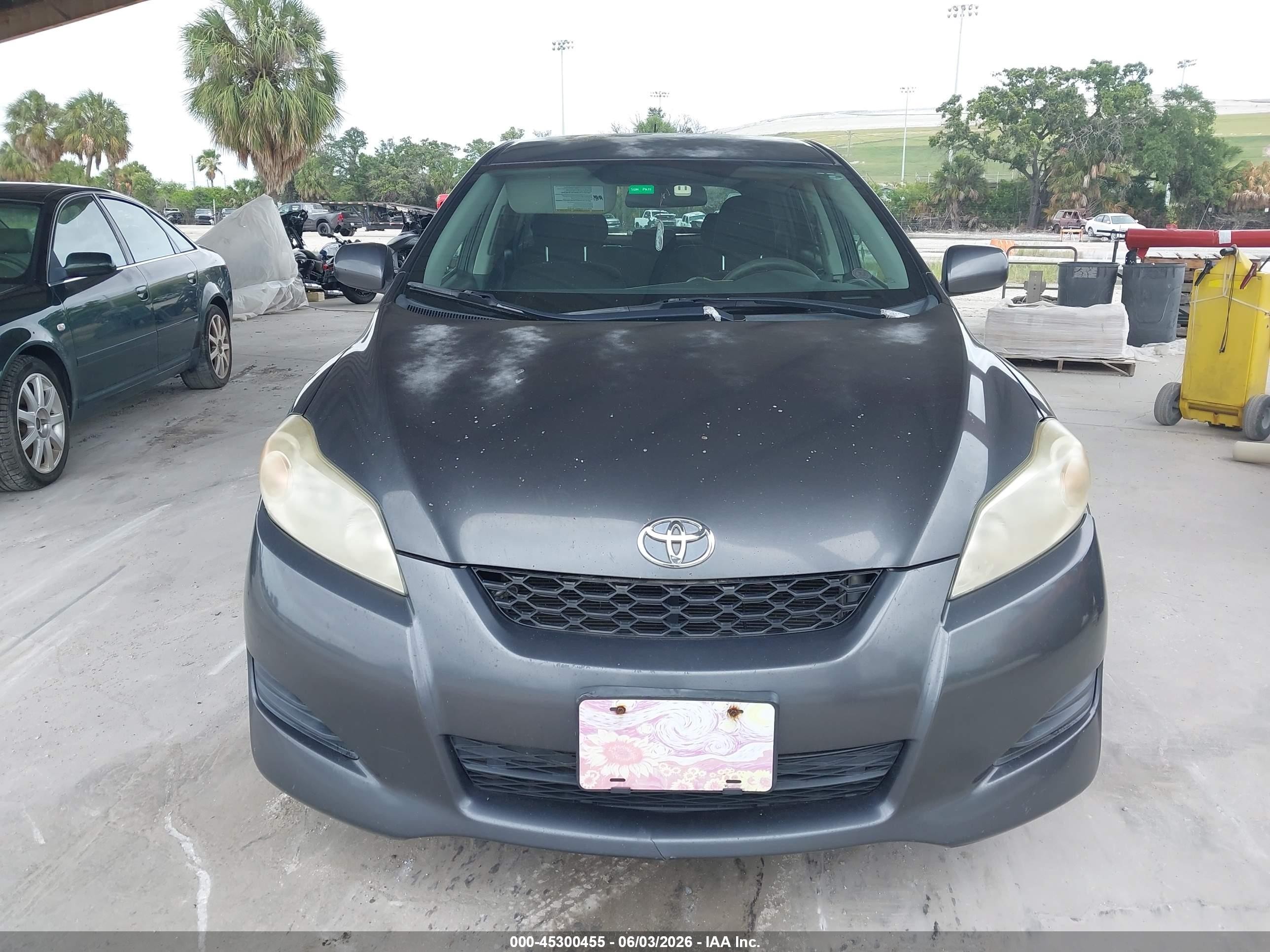 2009 Toyota Matrix   Серый vin: 2T1KU40E09C030196