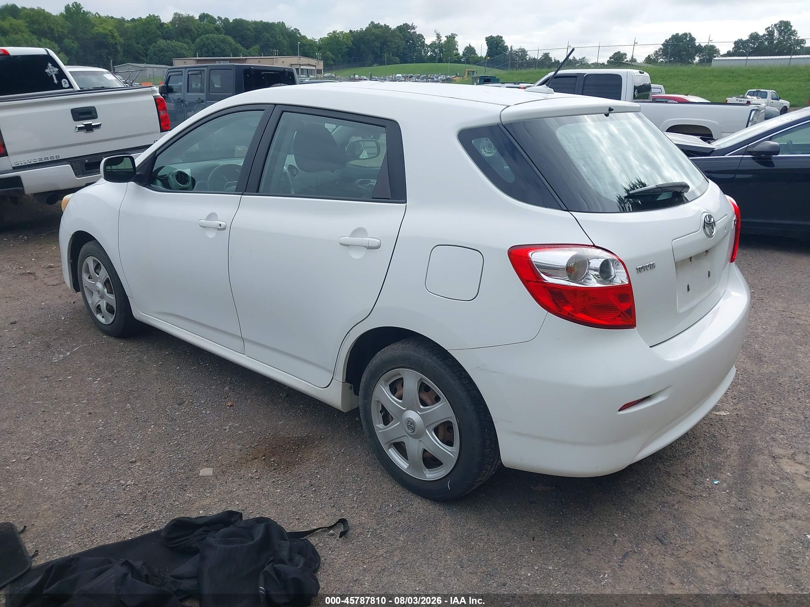 2009 Toyota Matrix   White vin: 2T1KU40E09C047113