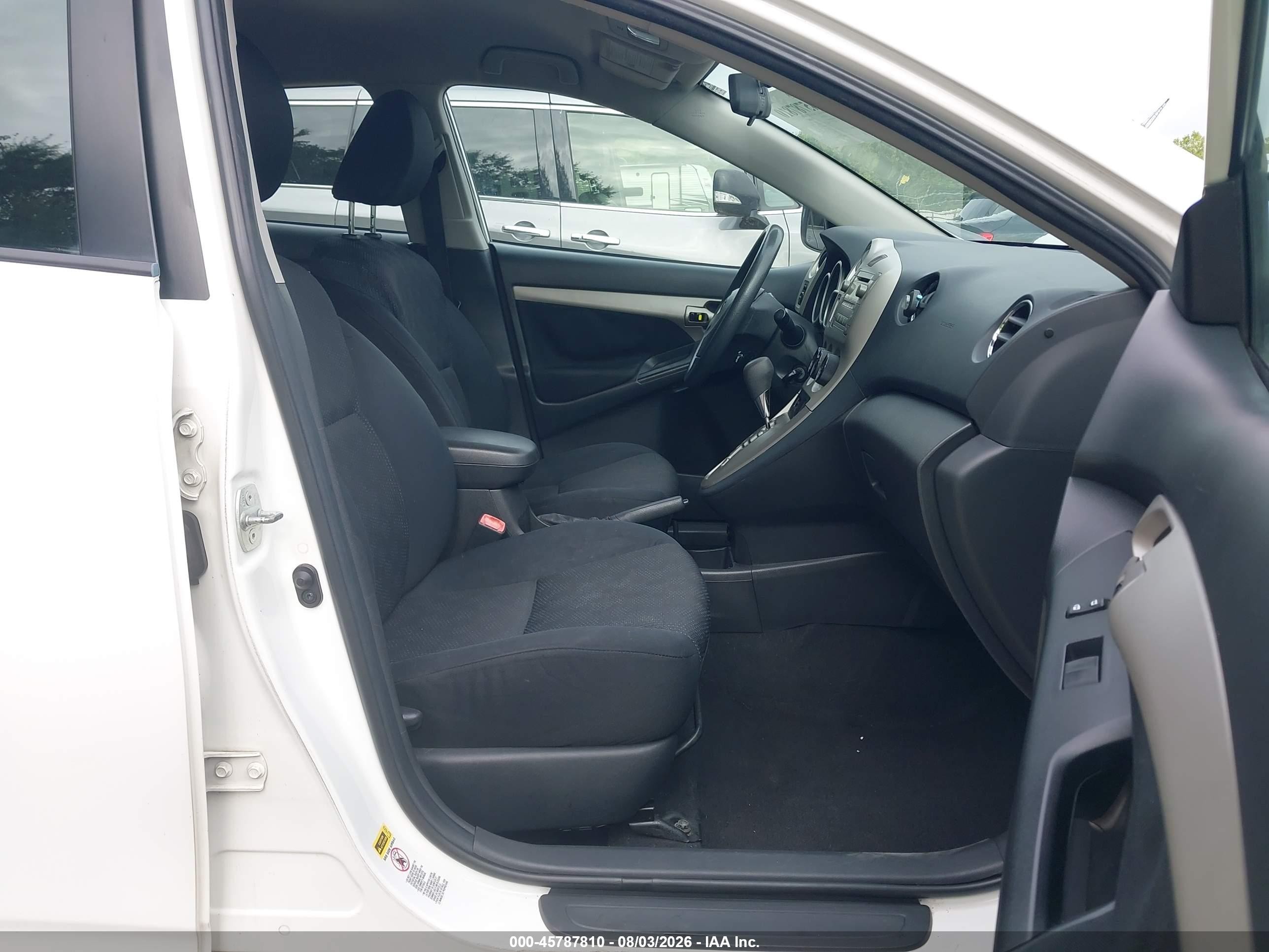 2009 Toyota Matrix   White vin: 2T1KU40E09C047113