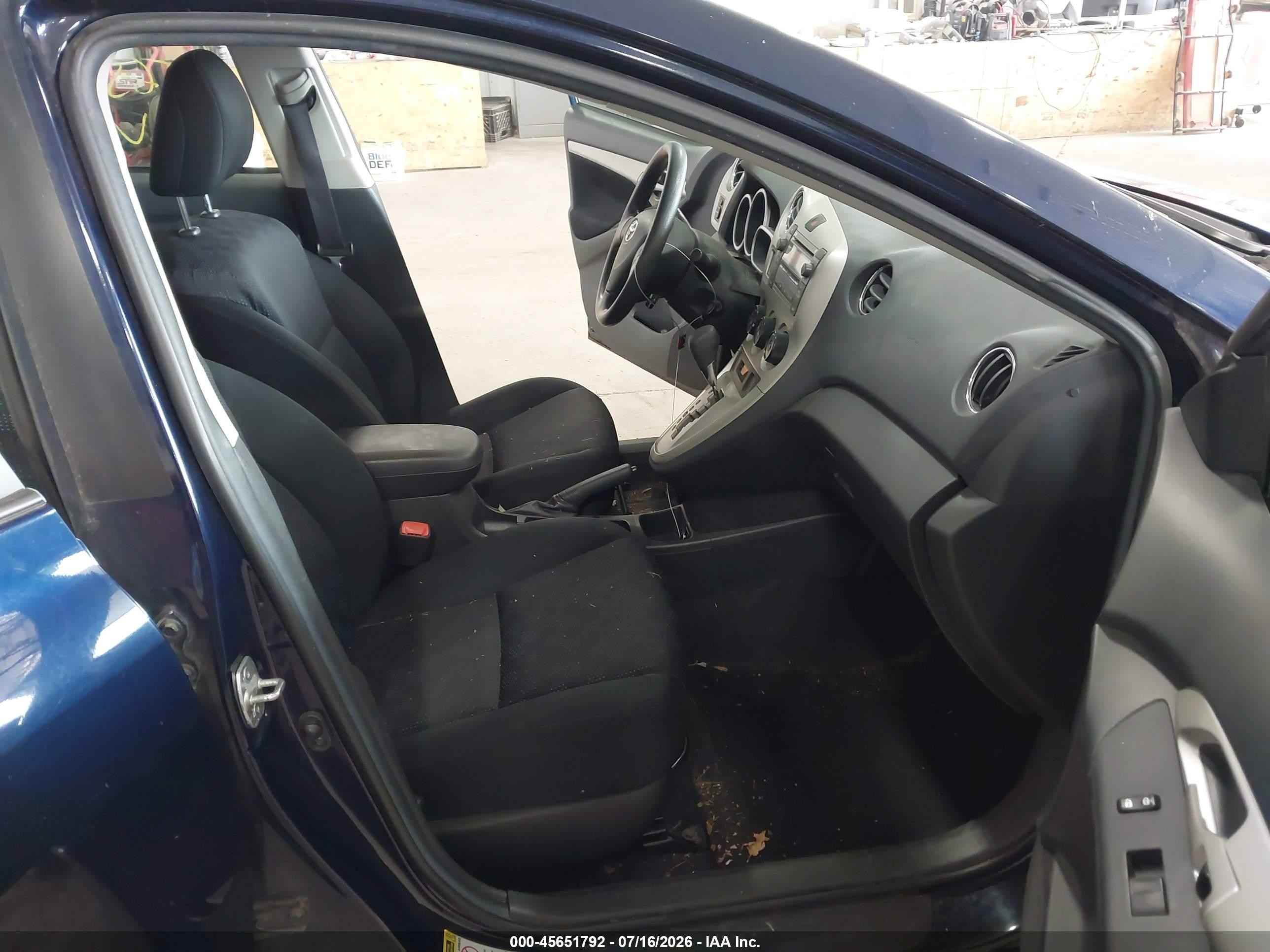 2009 Toyota Matrix   Blue vin: 2T1KU40E09C087126