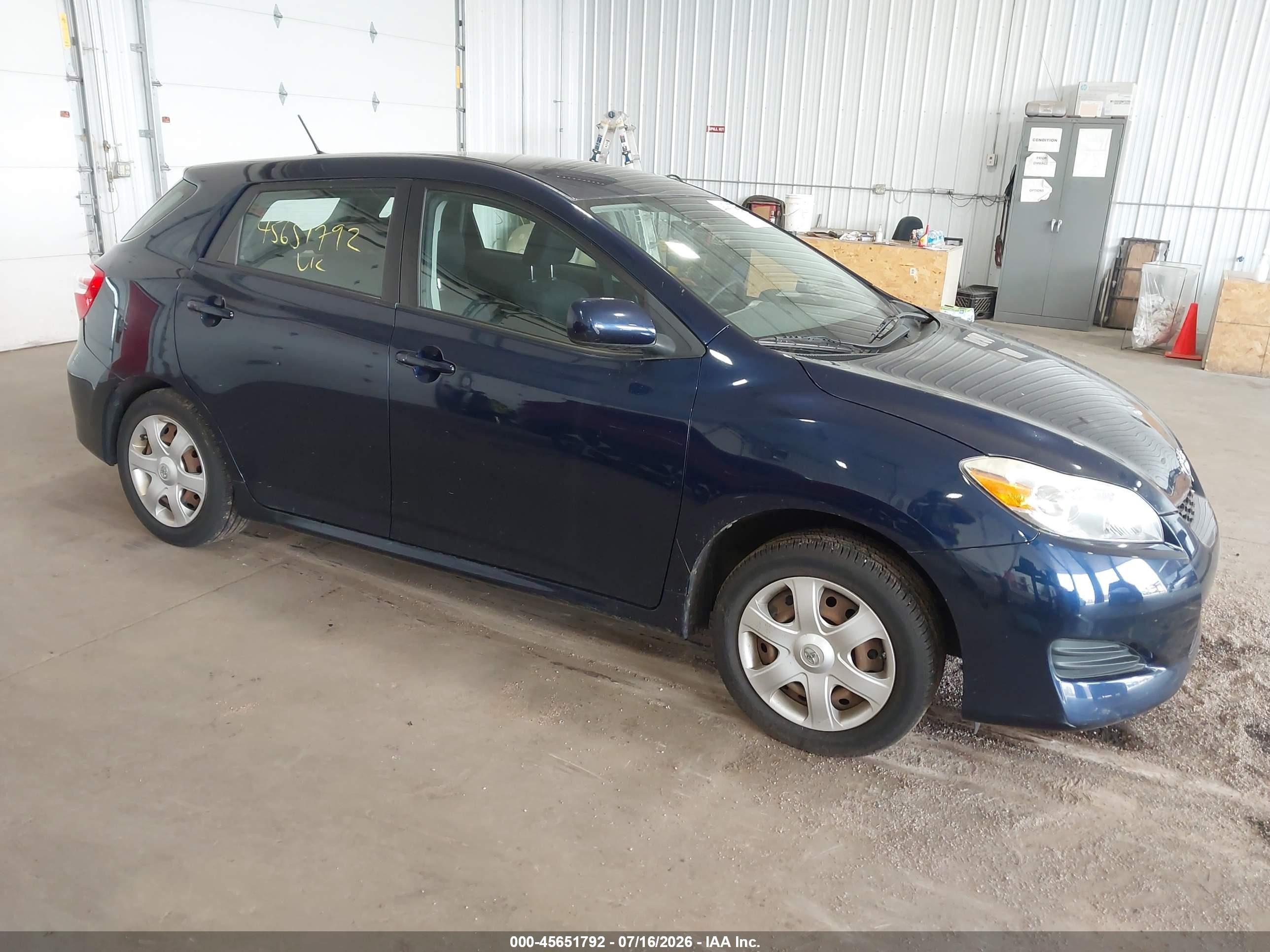 2009 Toyota Matrix   Blue vin: 2T1KU40E09C087126