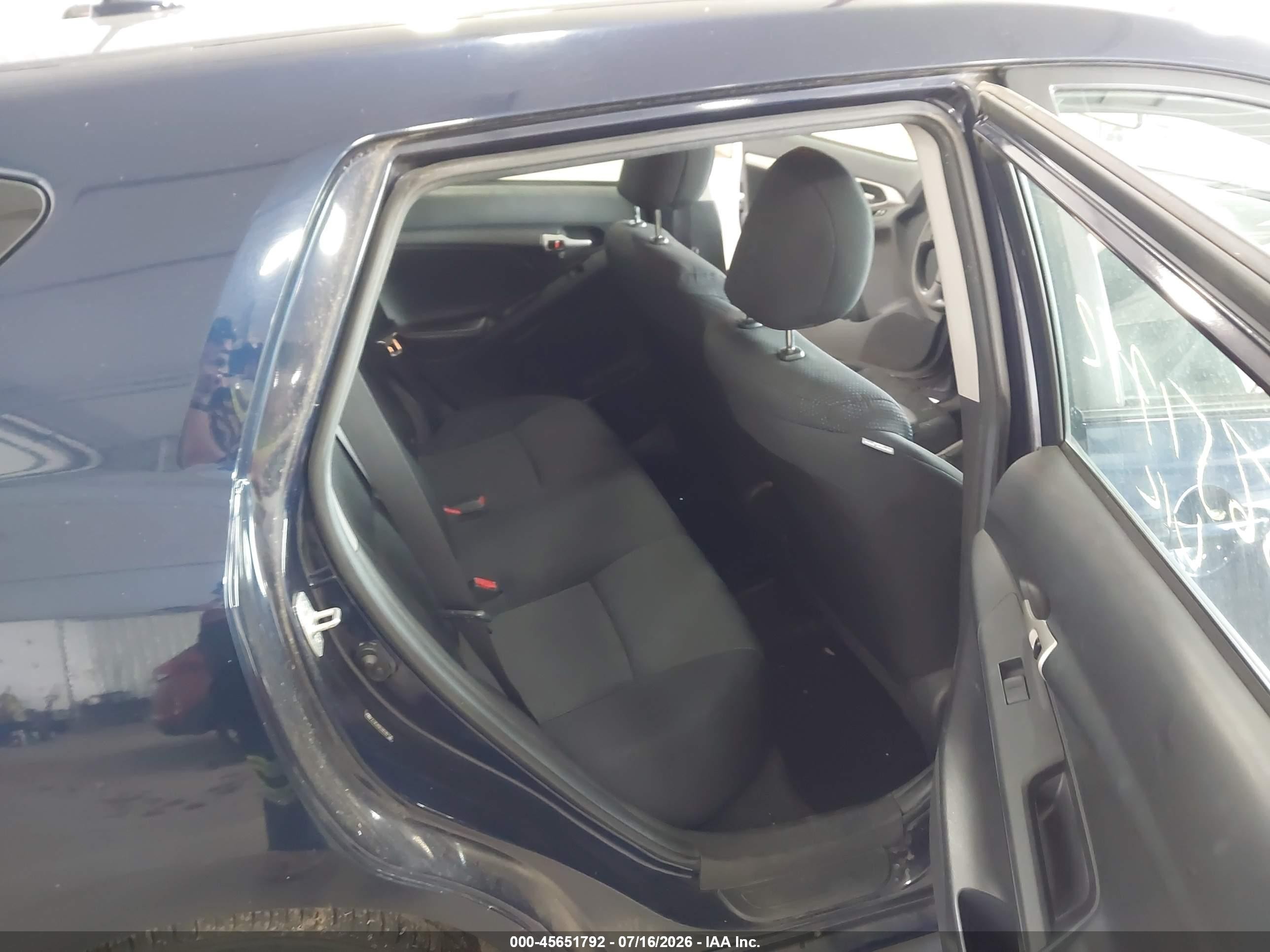 2009 Toyota Matrix   Blue vin: 2T1KU40E09C087126