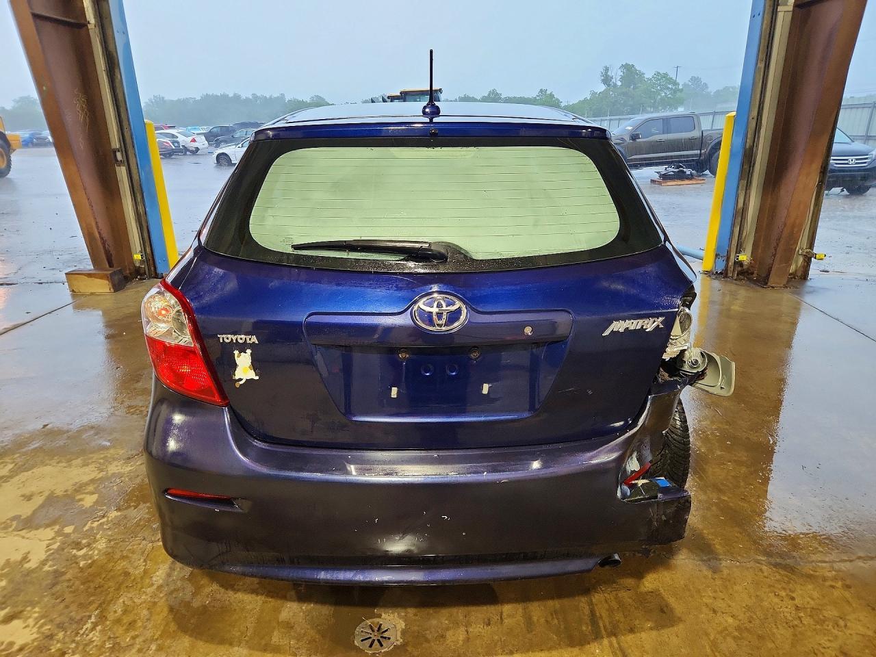 2009 Toyota Matrix Base Blue vin: 2T1KU40E09C097624