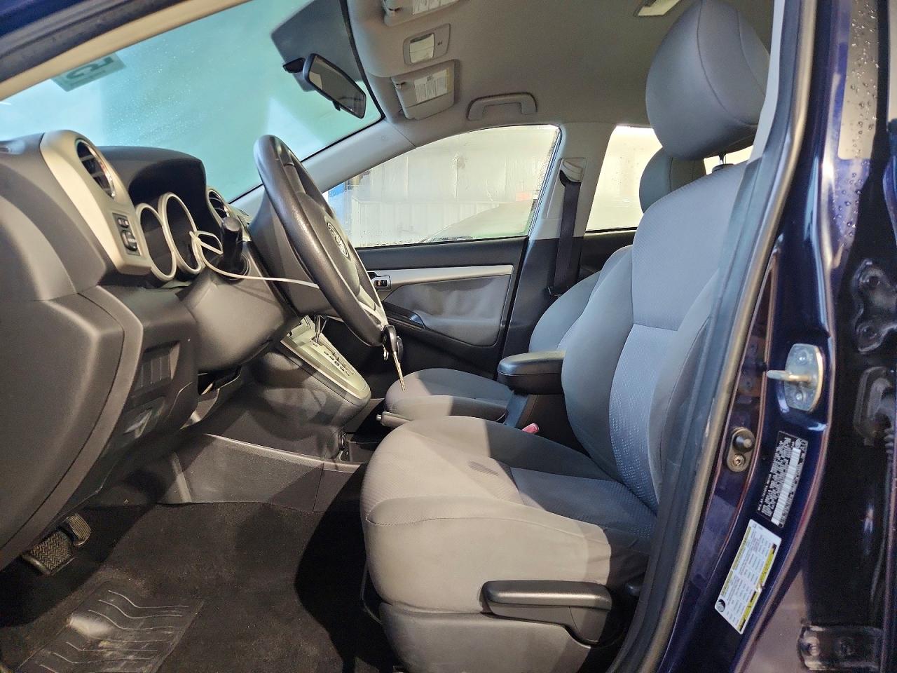 2009 Toyota Matrix Base Blue vin: 2T1KU40E09C097624