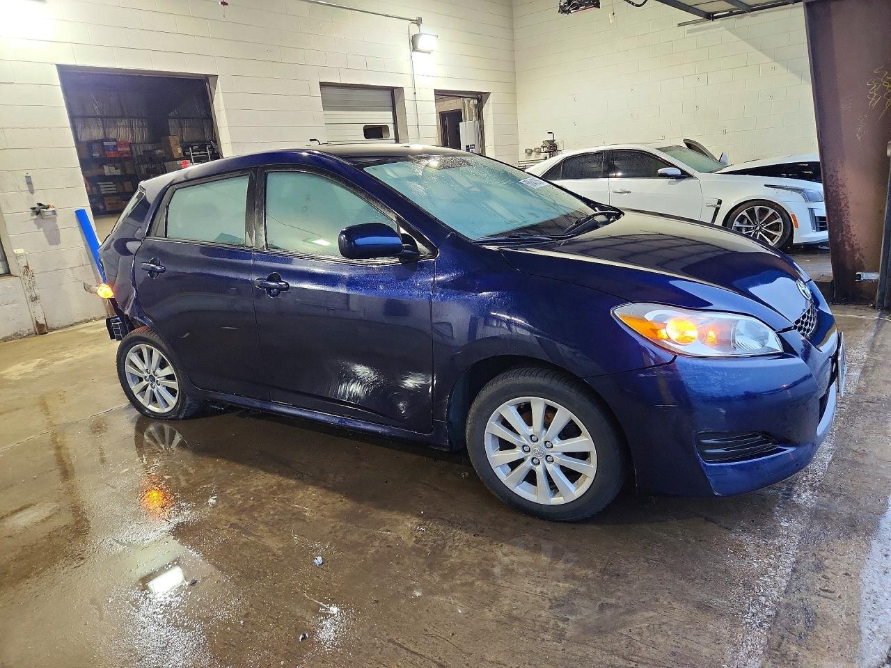 2009 Toyota Matrix Base Blue vin: 2T1KU40E09C097624
