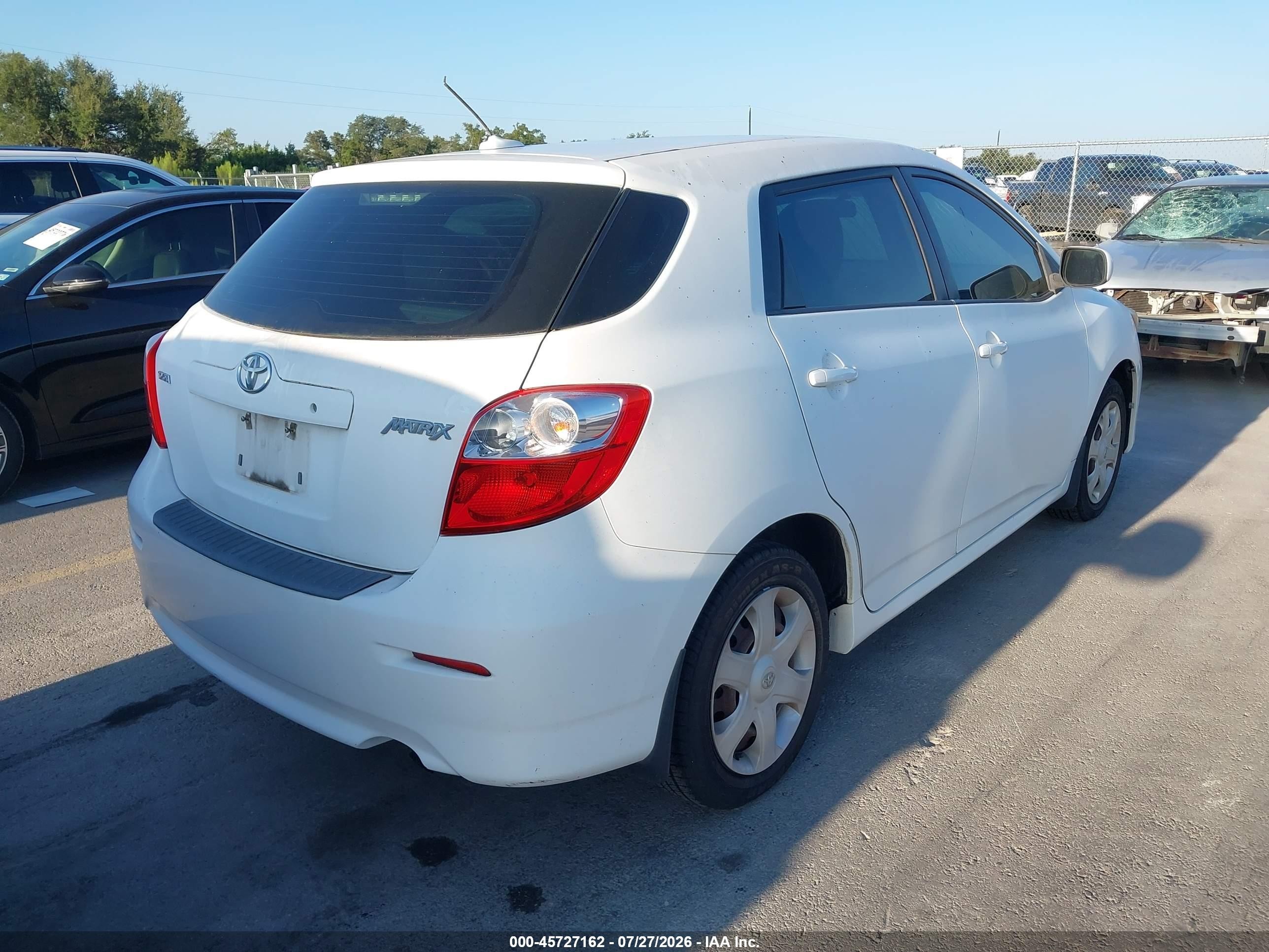2009 Toyota Matrix   White vin: 2T1KU40E19C037691