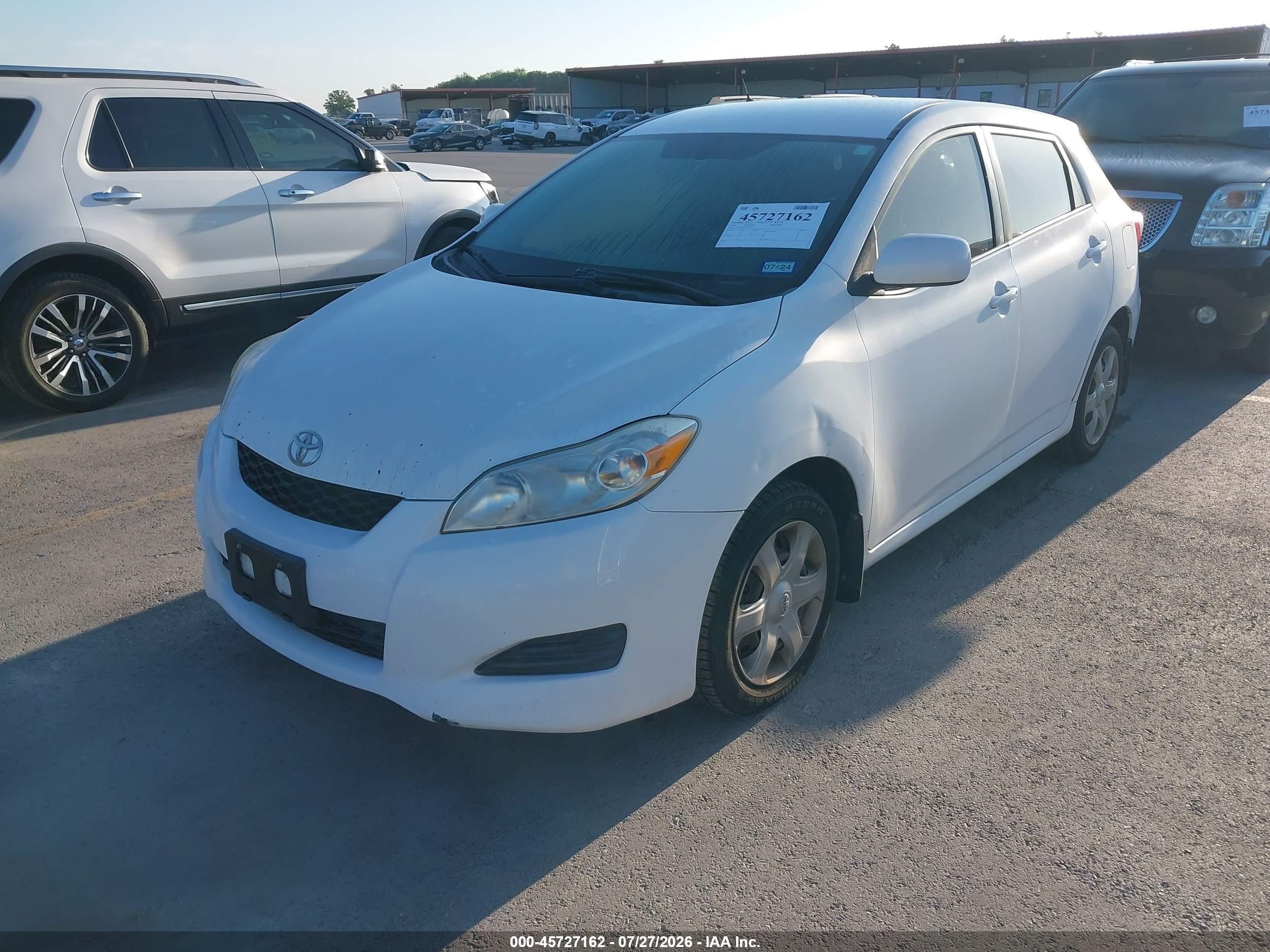 2009 Toyota Matrix   White vin: 2T1KU40E19C037691