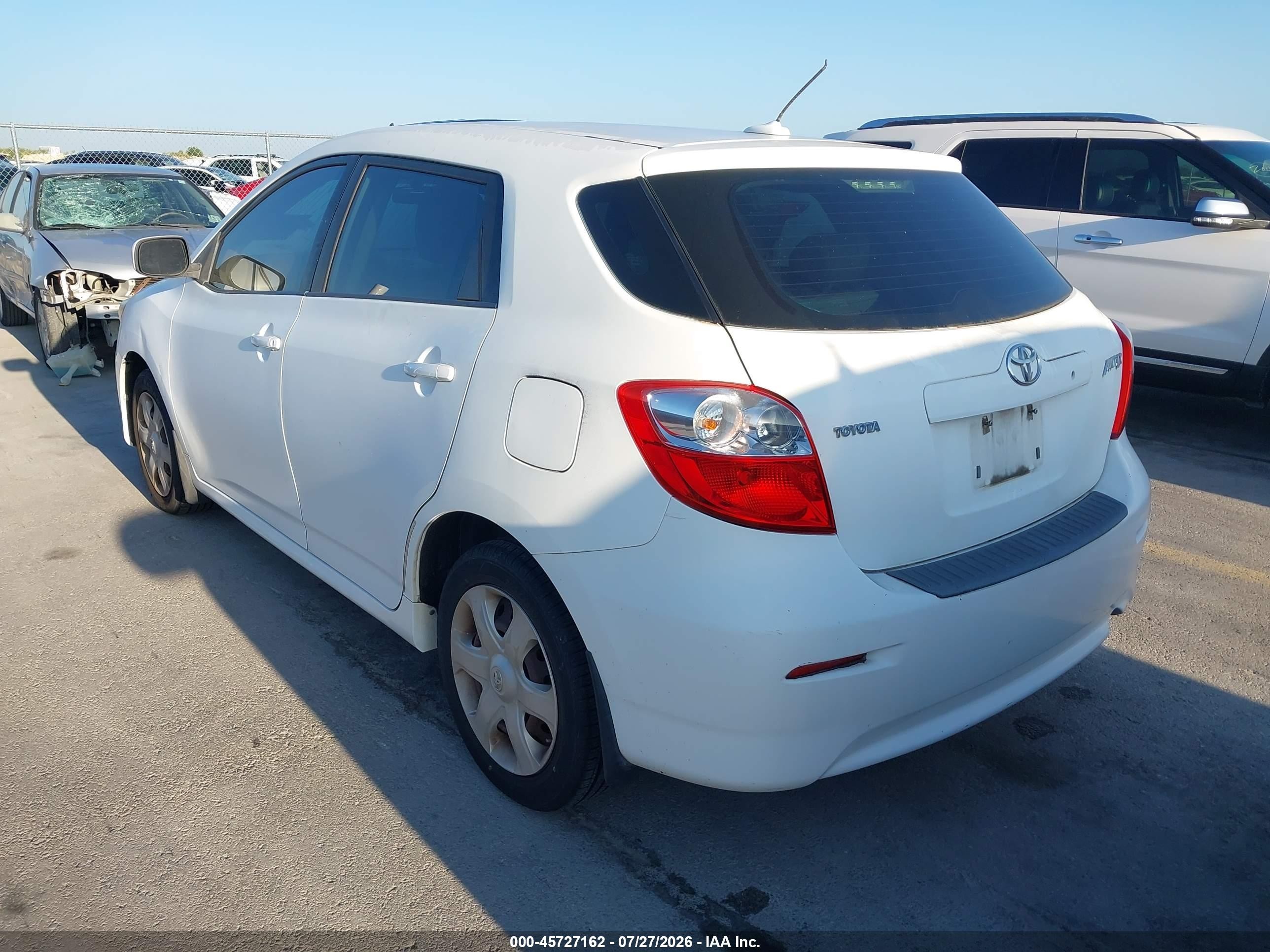 2009 Toyota Matrix   White vin: 2T1KU40E19C037691