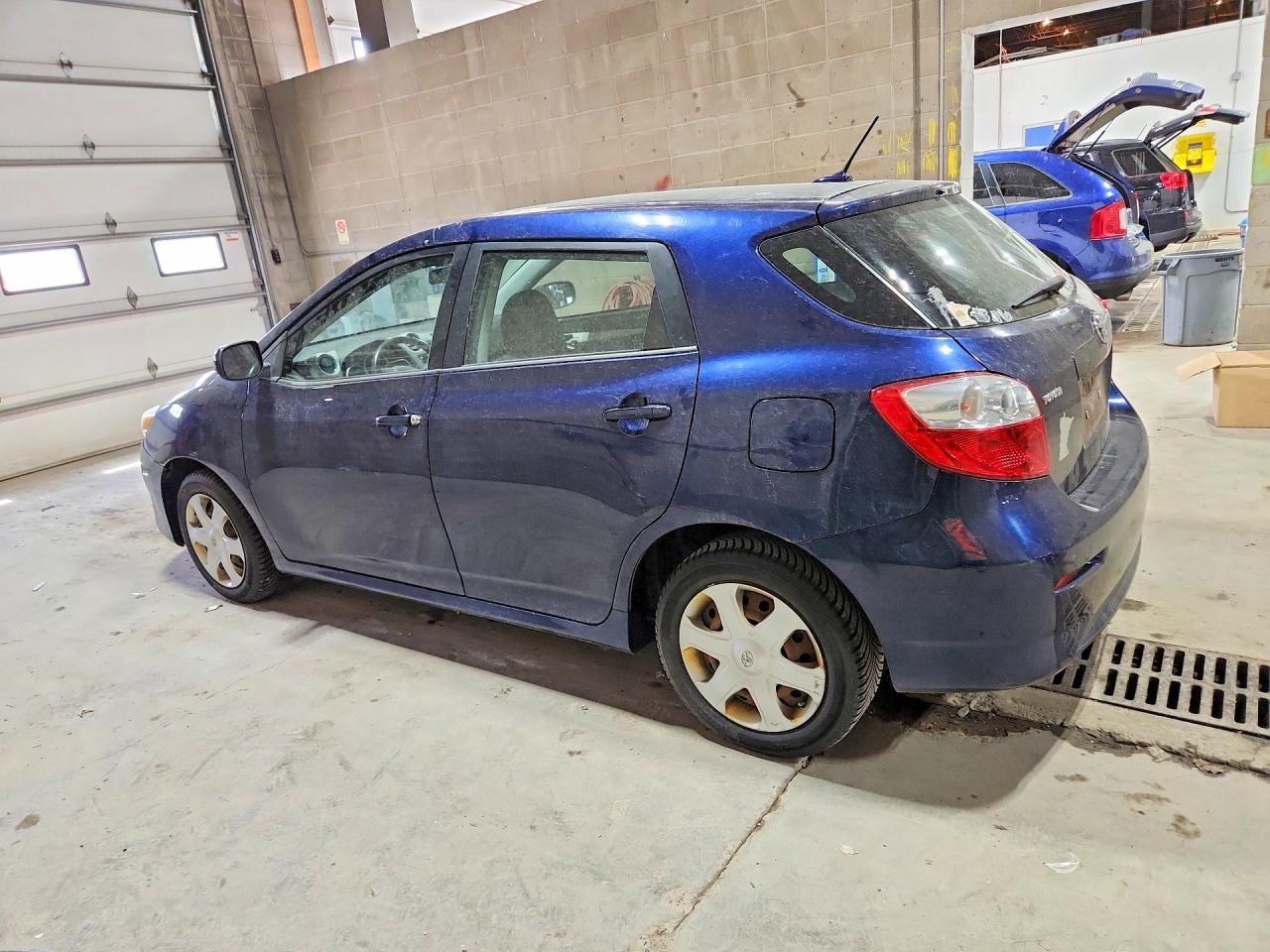 2009 Toyota Matrix Base Blue vin: 2T1KU40E19C038422