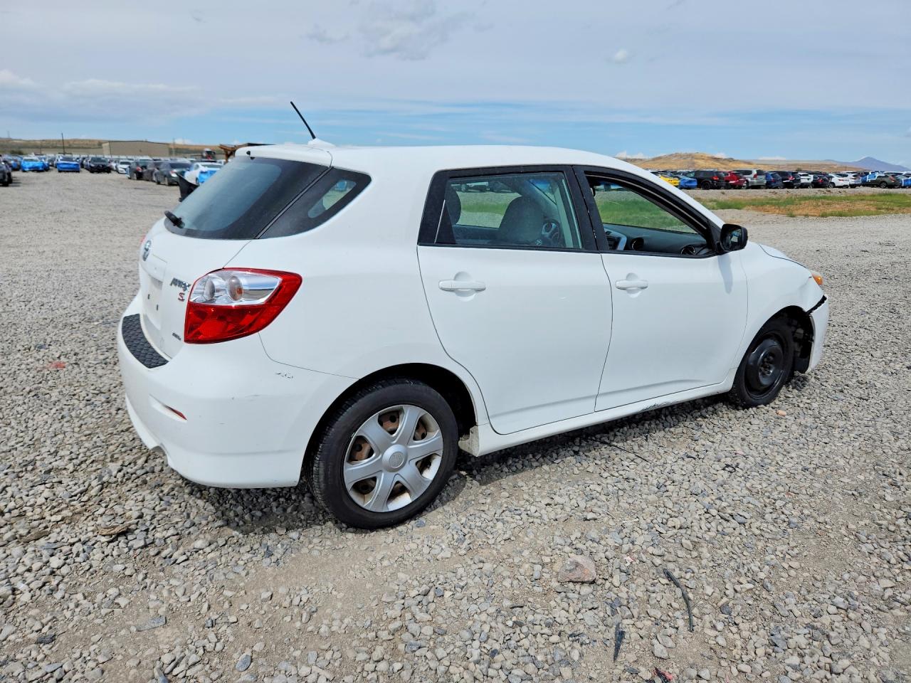 2009 Toyota Matrix Base White vin: 2T1KU40E19C043832