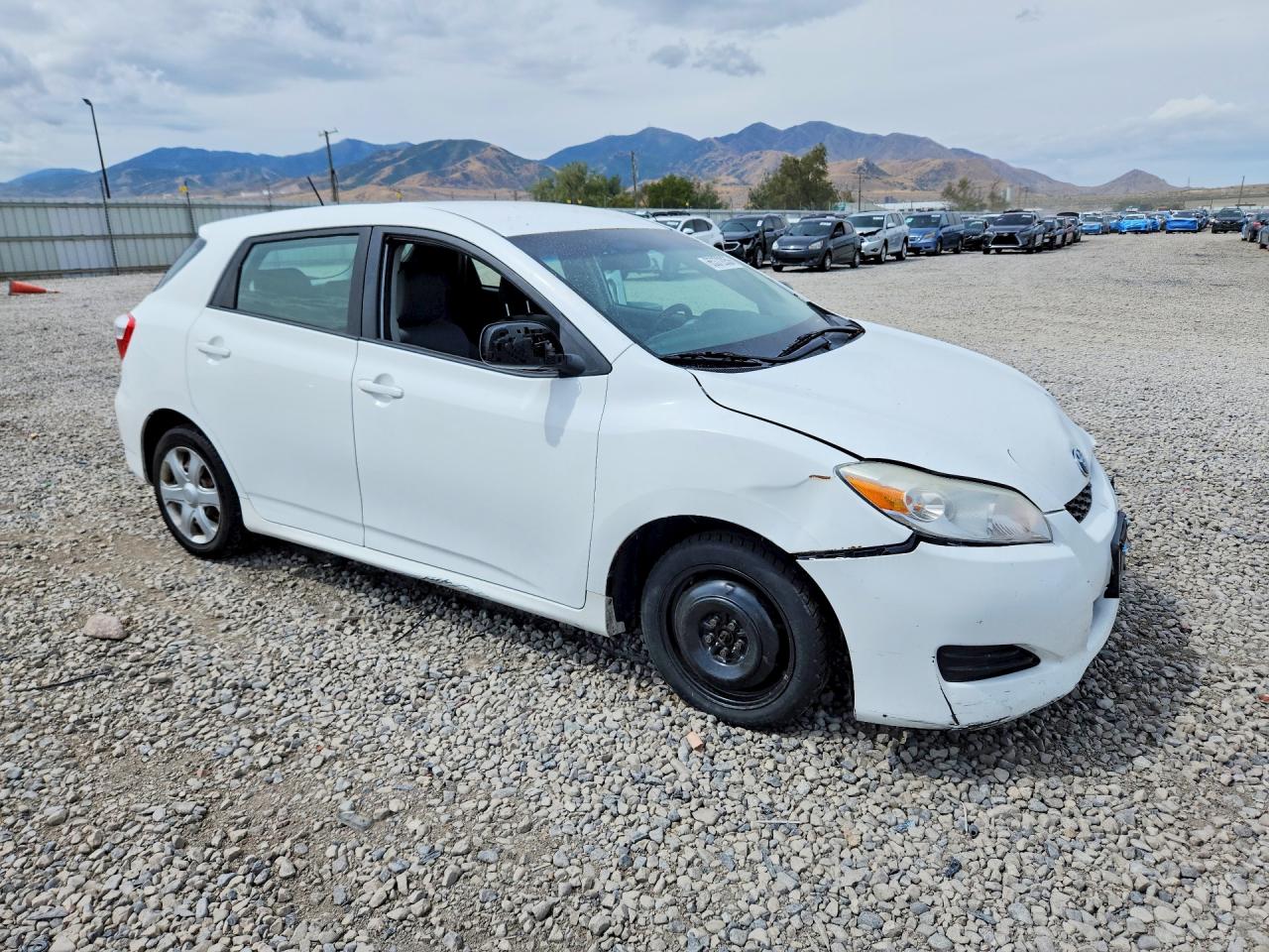 2009 Toyota Matrix Base White vin: 2T1KU40E19C043832