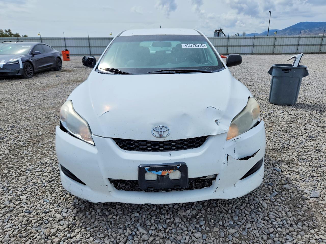 2009 Toyota Matrix Base White vin: 2T1KU40E19C043832
