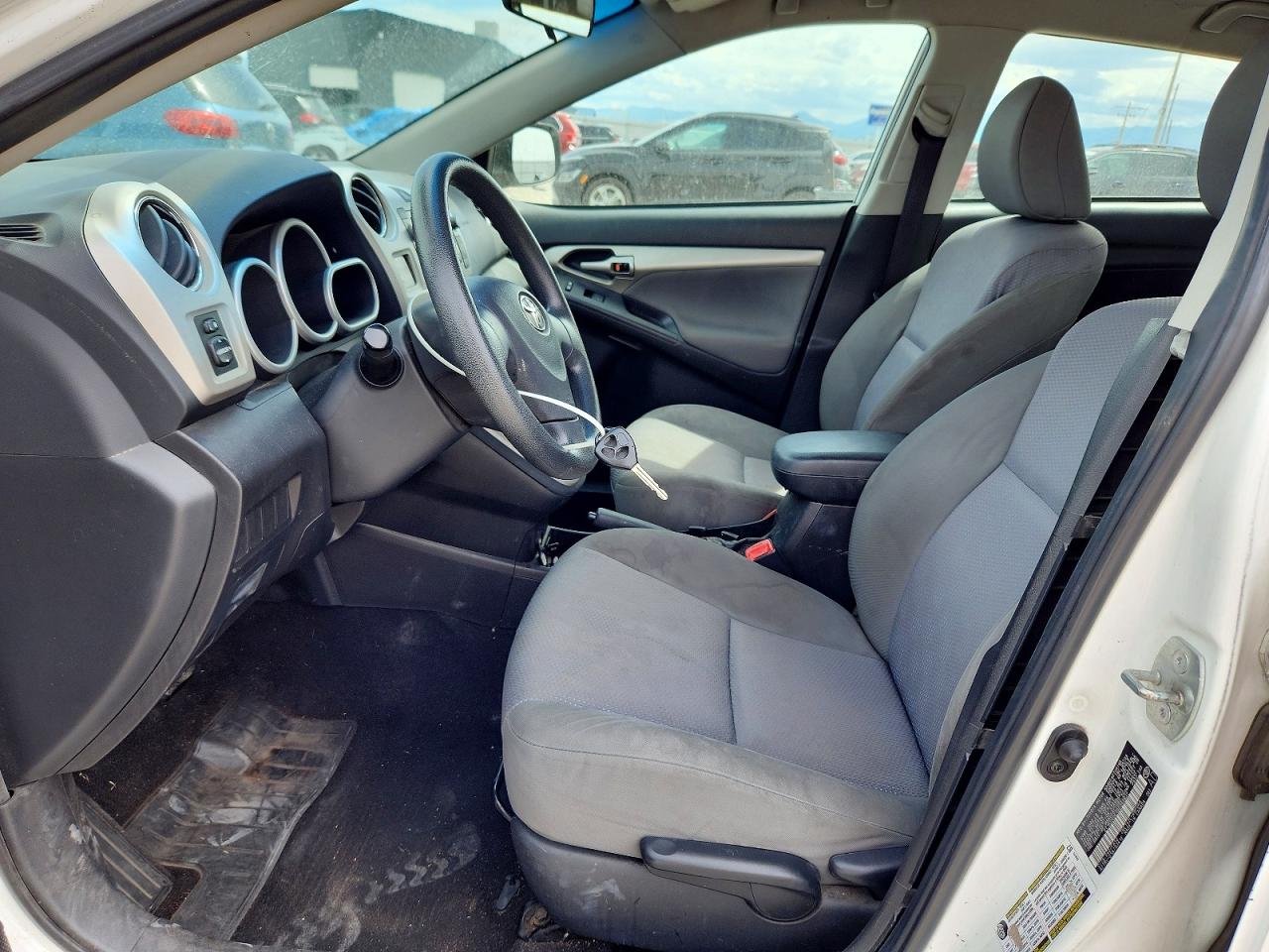 2009 Toyota Matrix Base White vin: 2T1KU40E19C043832