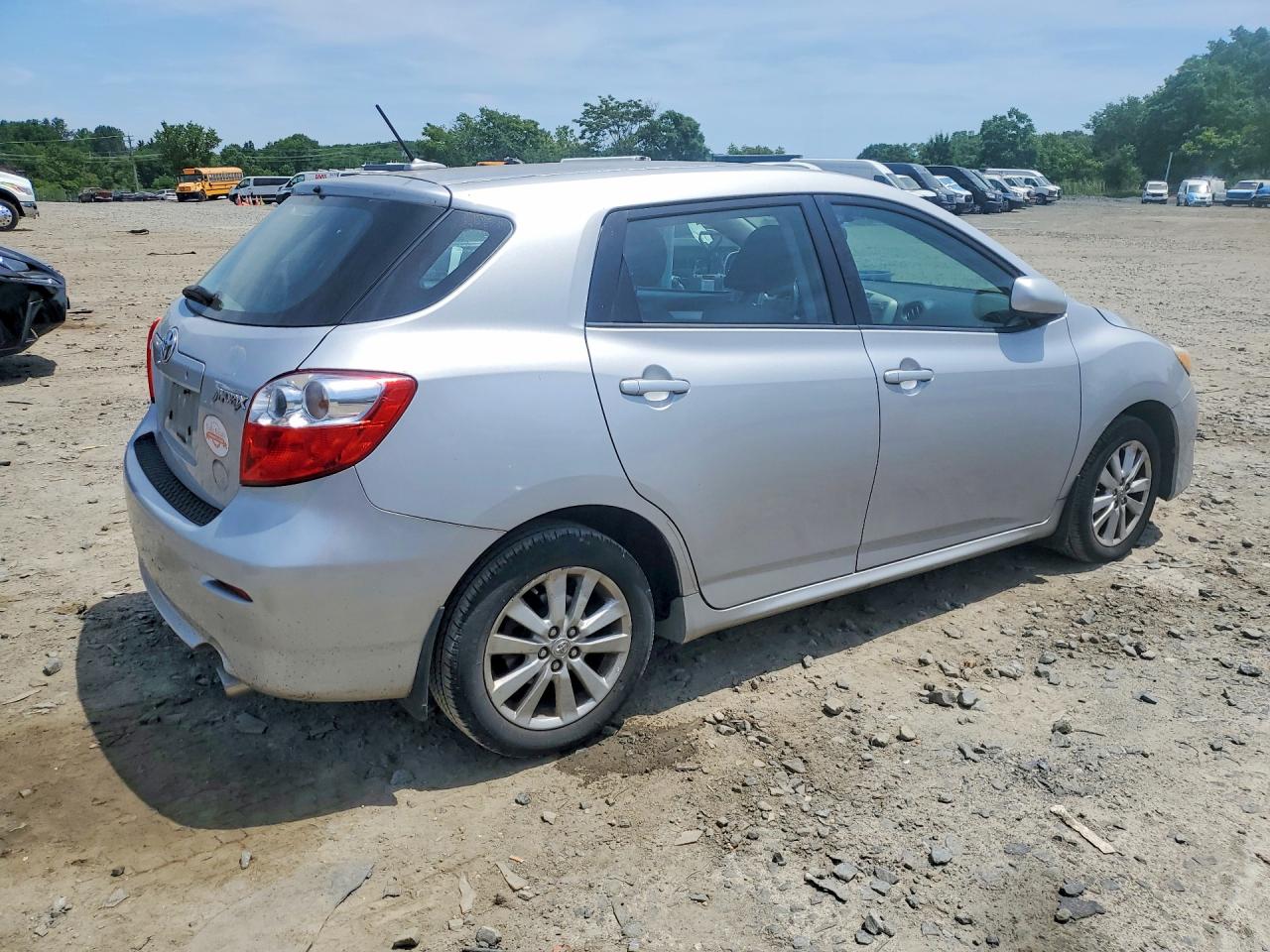 2009 Toyt Matrix Silver vin: 2T1KU40E19C060680