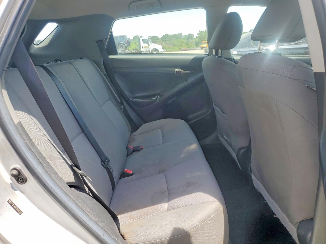 2009 Toyt Matrix Silver vin: 2T1KU40E19C060680