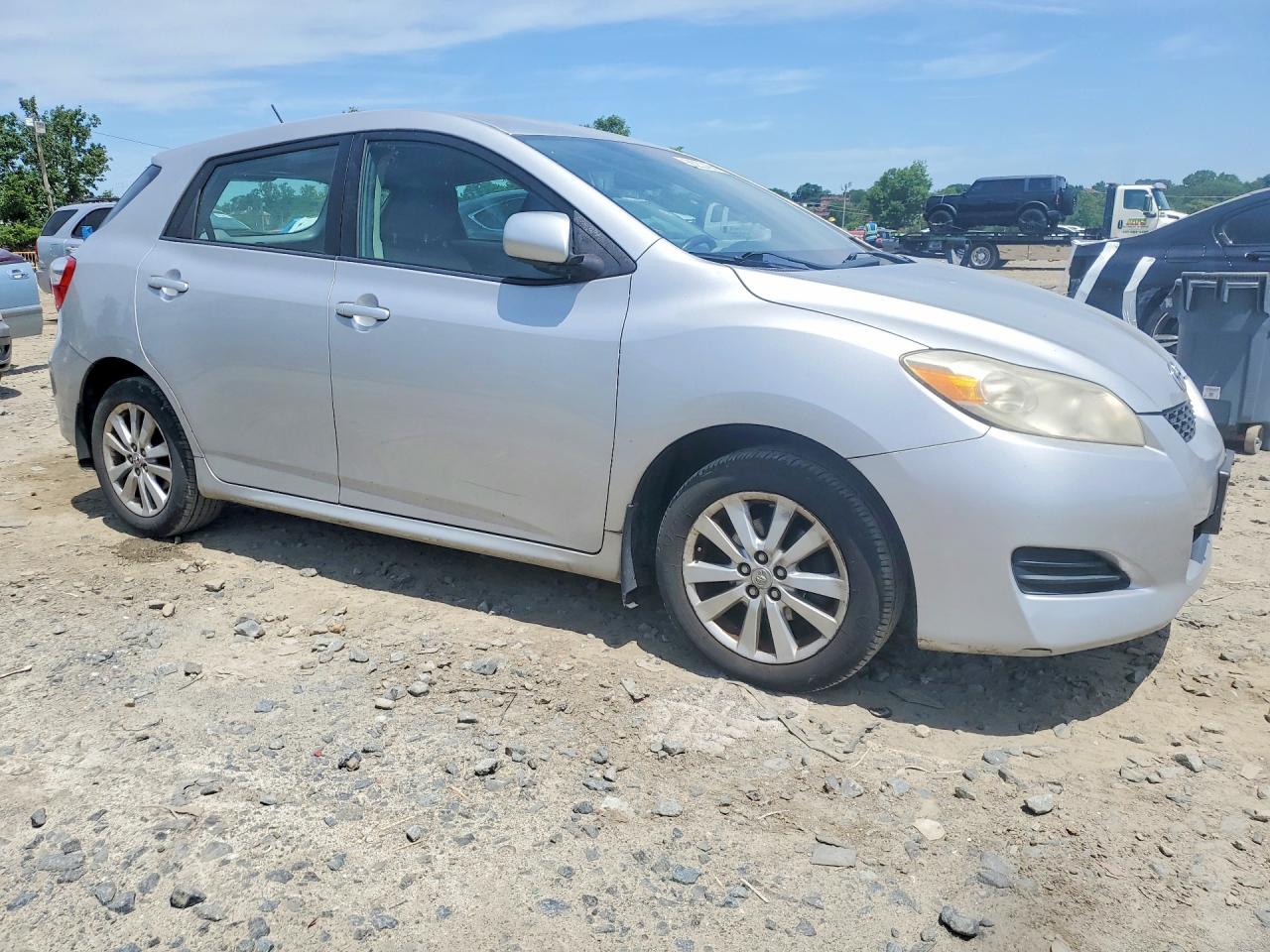 2009 Toyt Matrix Silver vin: 2T1KU40E19C060680