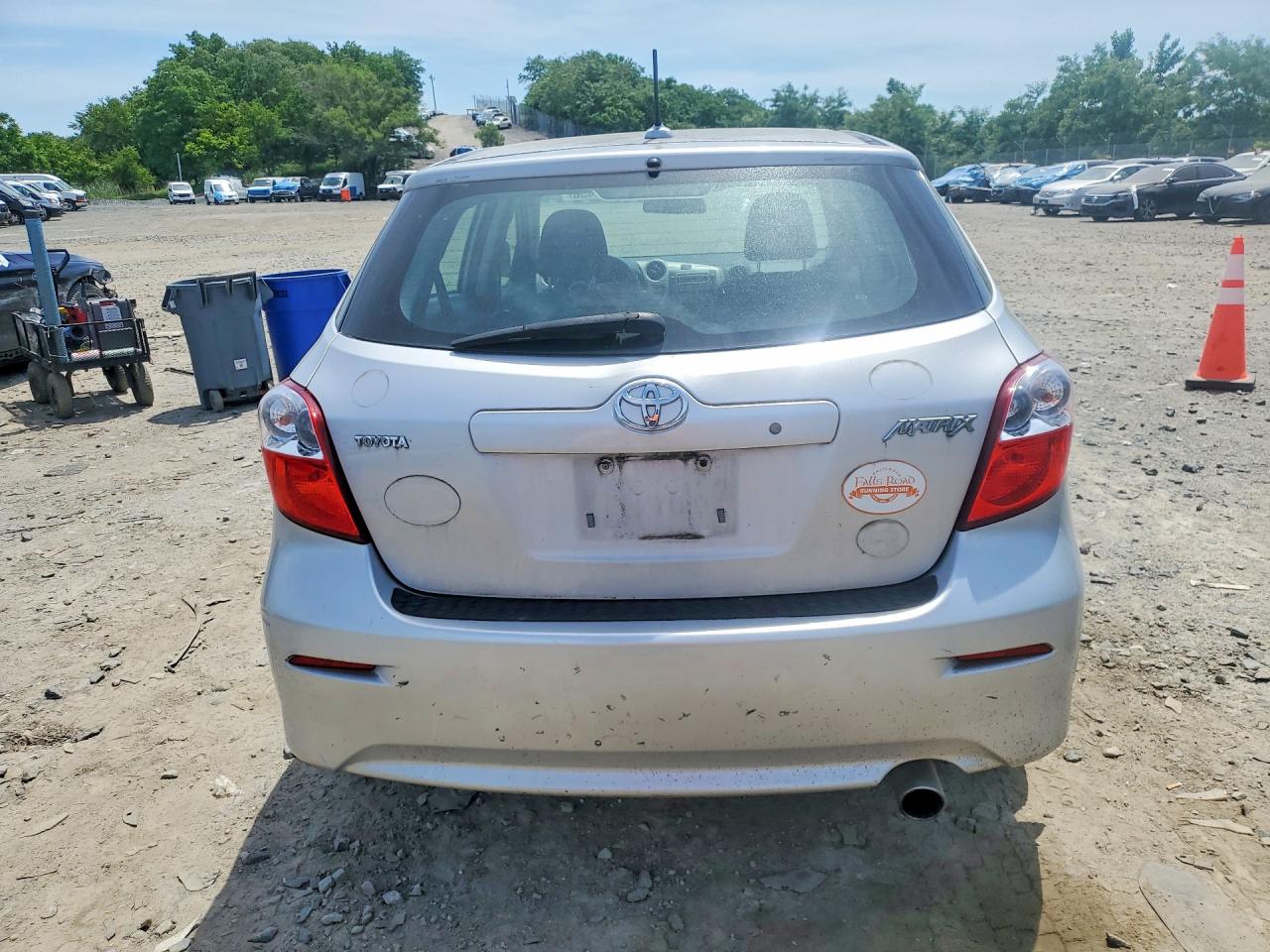 2009 Toyt Matrix Silver vin: 2T1KU40E19C060680