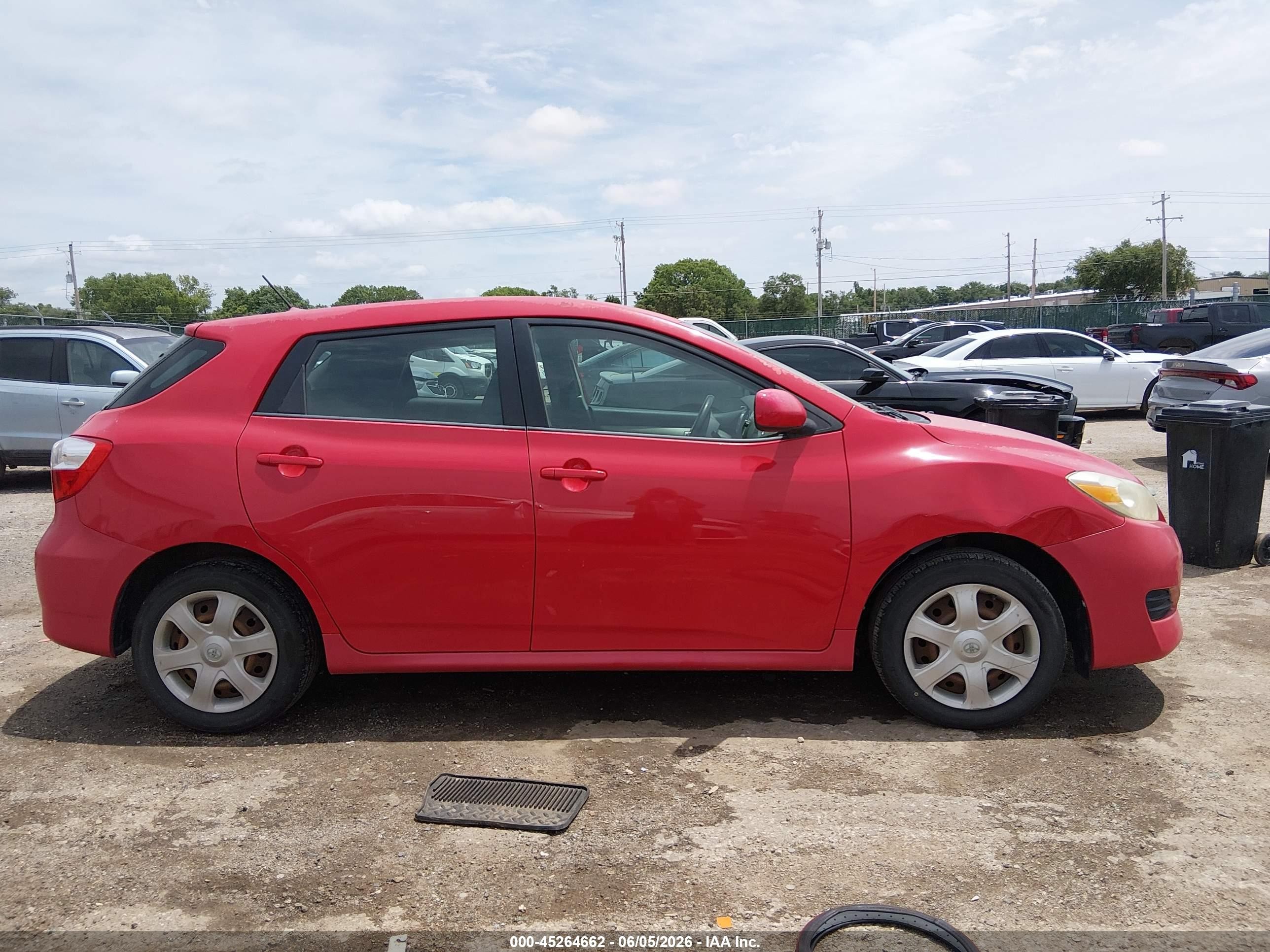 2009 Toyota Matrix   Red vin: 2T1KU40E19C092805
