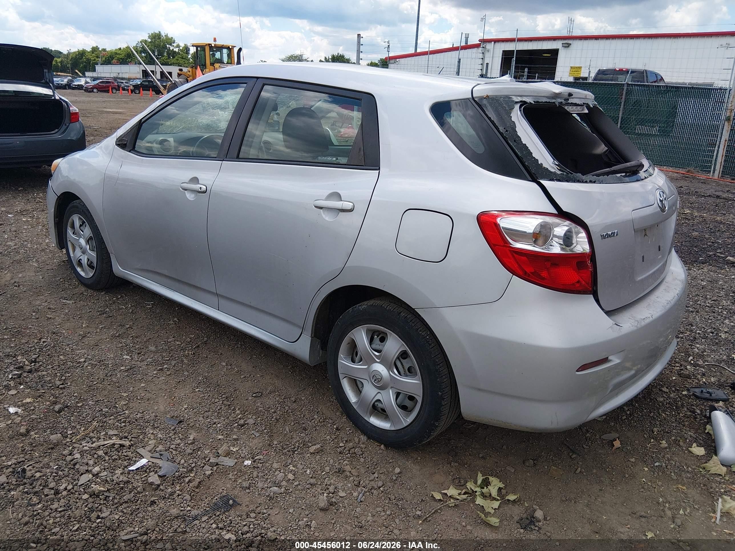 2009 Toyota Matrix   Silver vin: 2T1KU40E19C123700