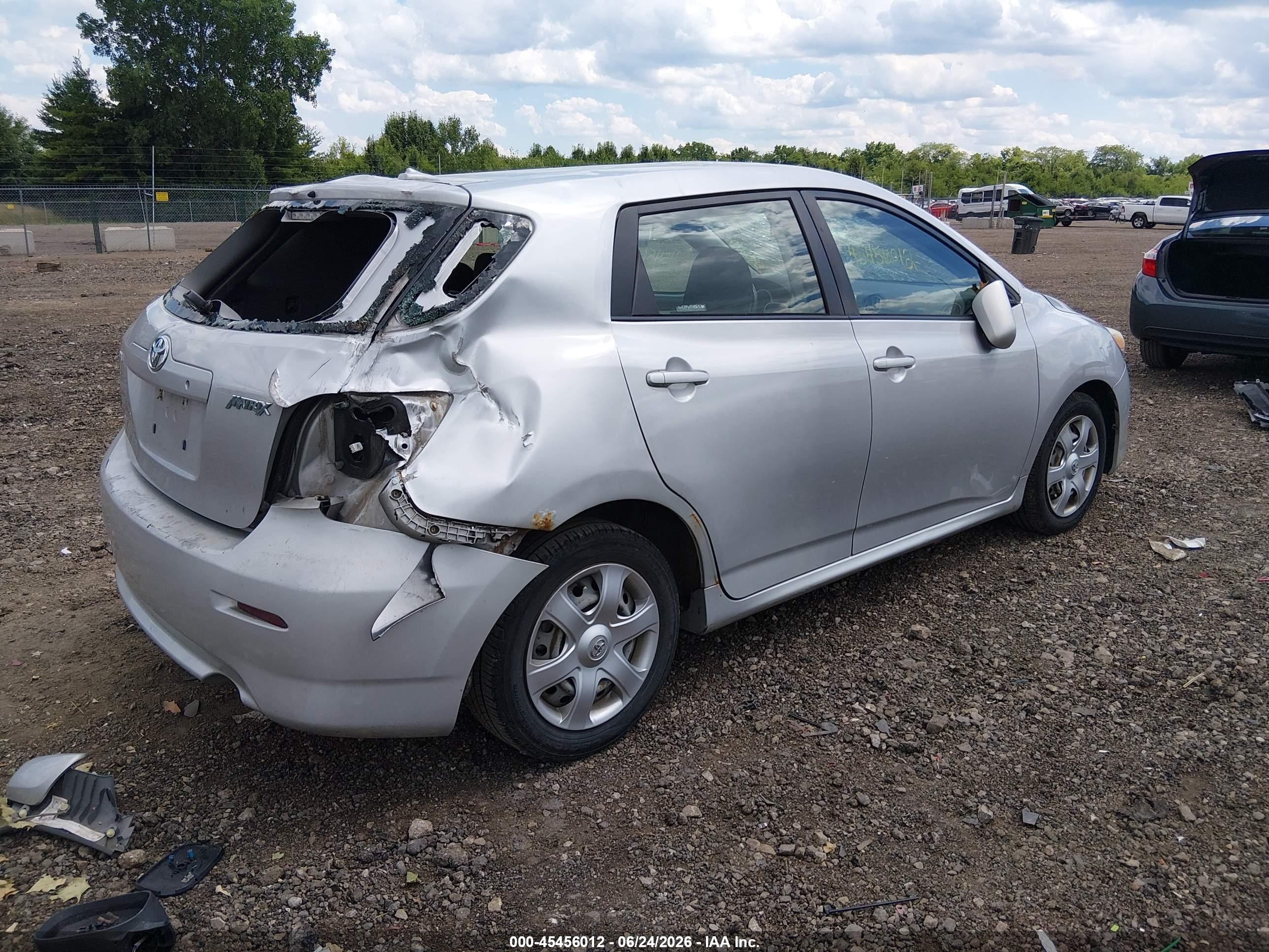 2009 Toyota Matrix   Silver vin: 2T1KU40E19C123700