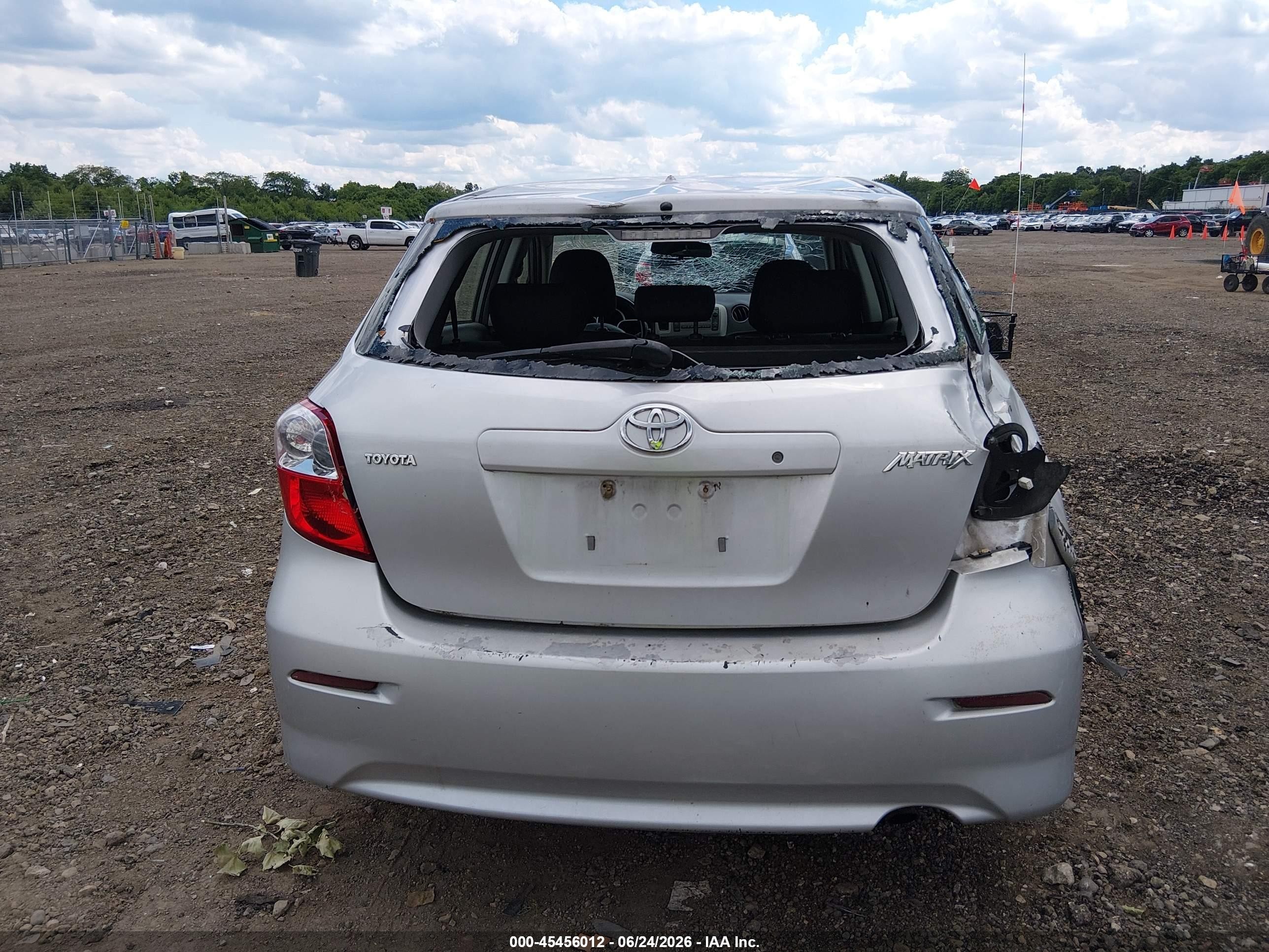 2009 Toyota Matrix   Silver vin: 2T1KU40E19C123700