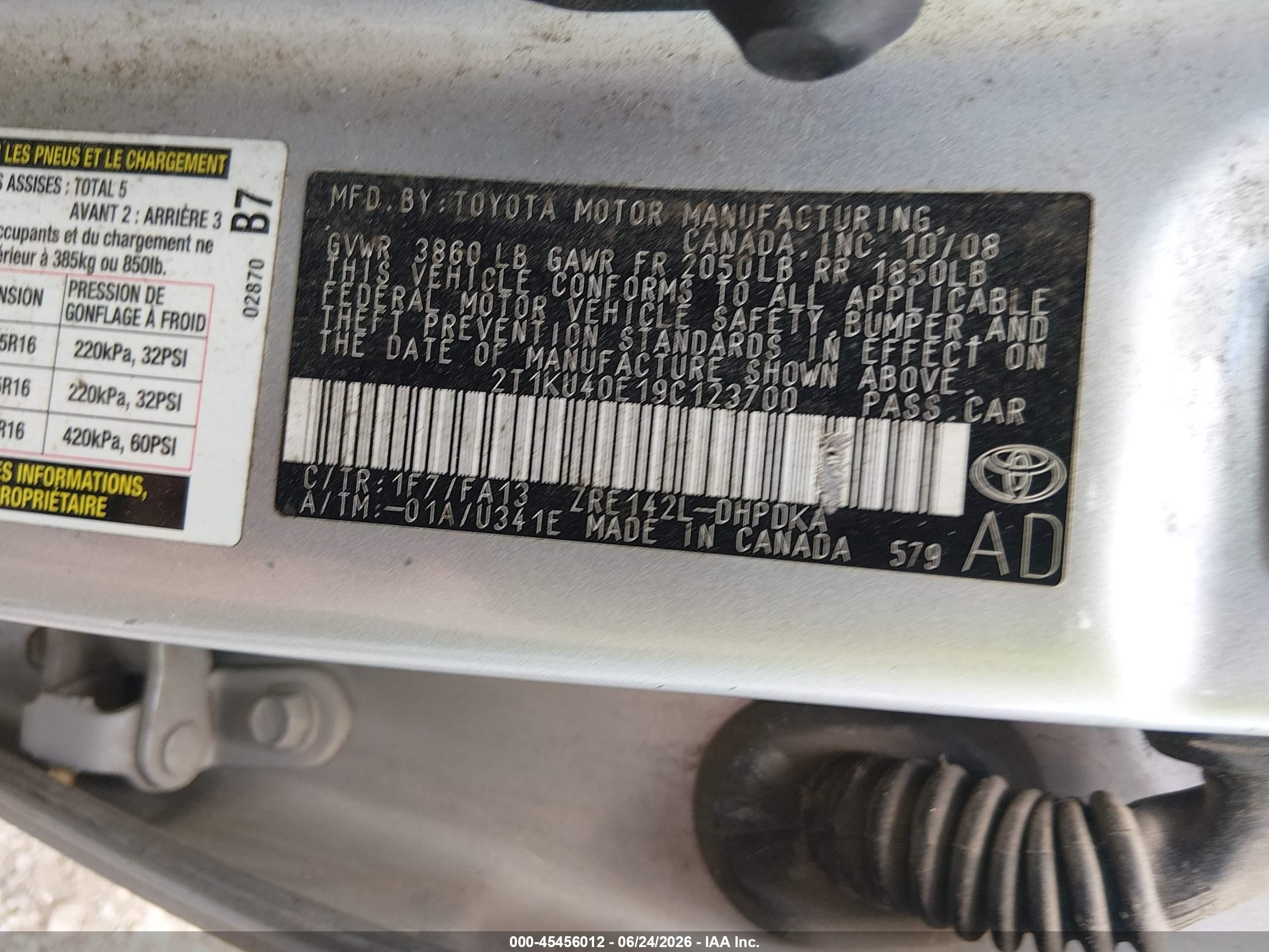 2009 Toyota Matrix   Silver vin: 2T1KU40E19C123700