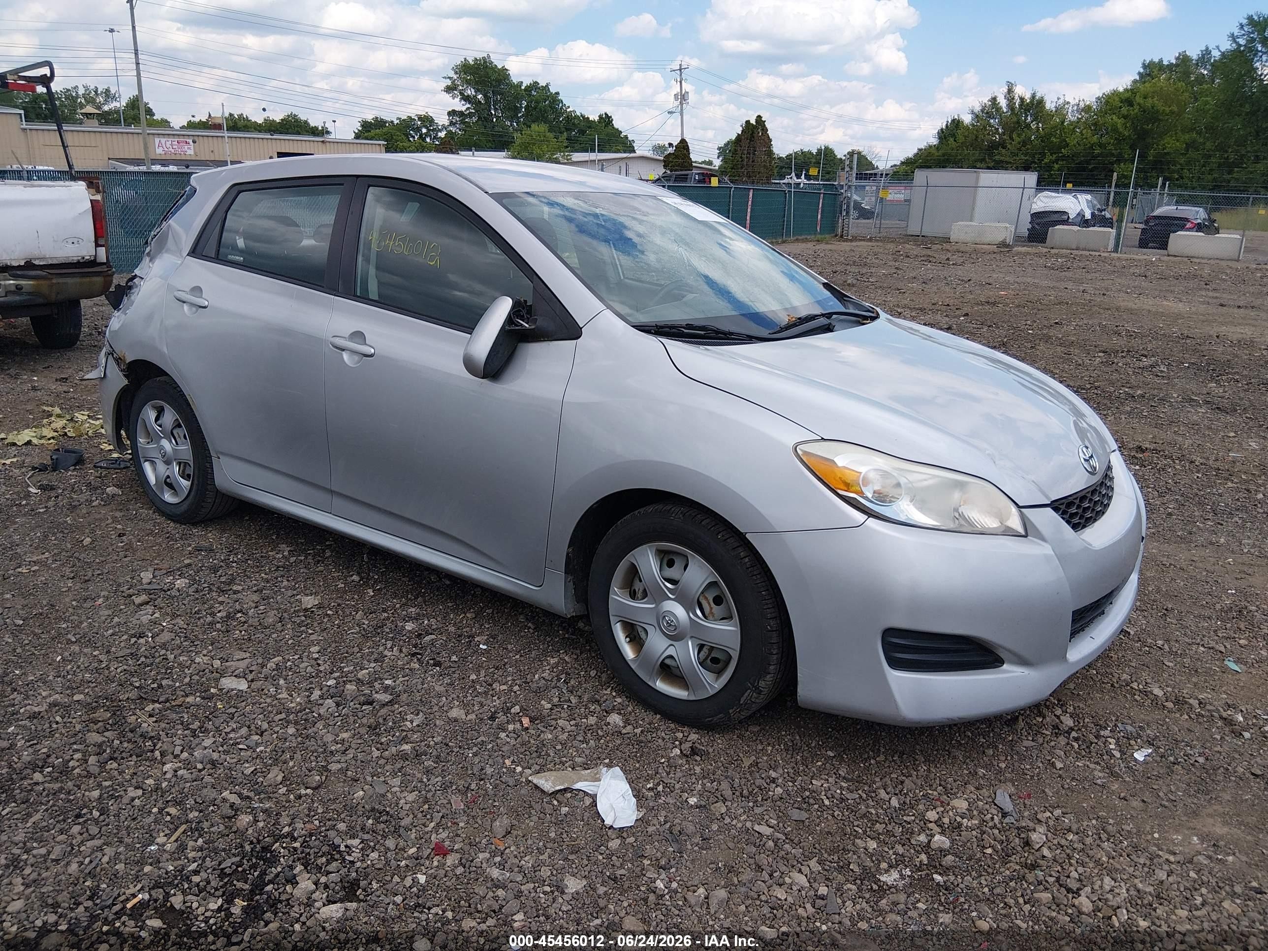 2009 Toyota Matrix   Silver vin: 2T1KU40E19C123700