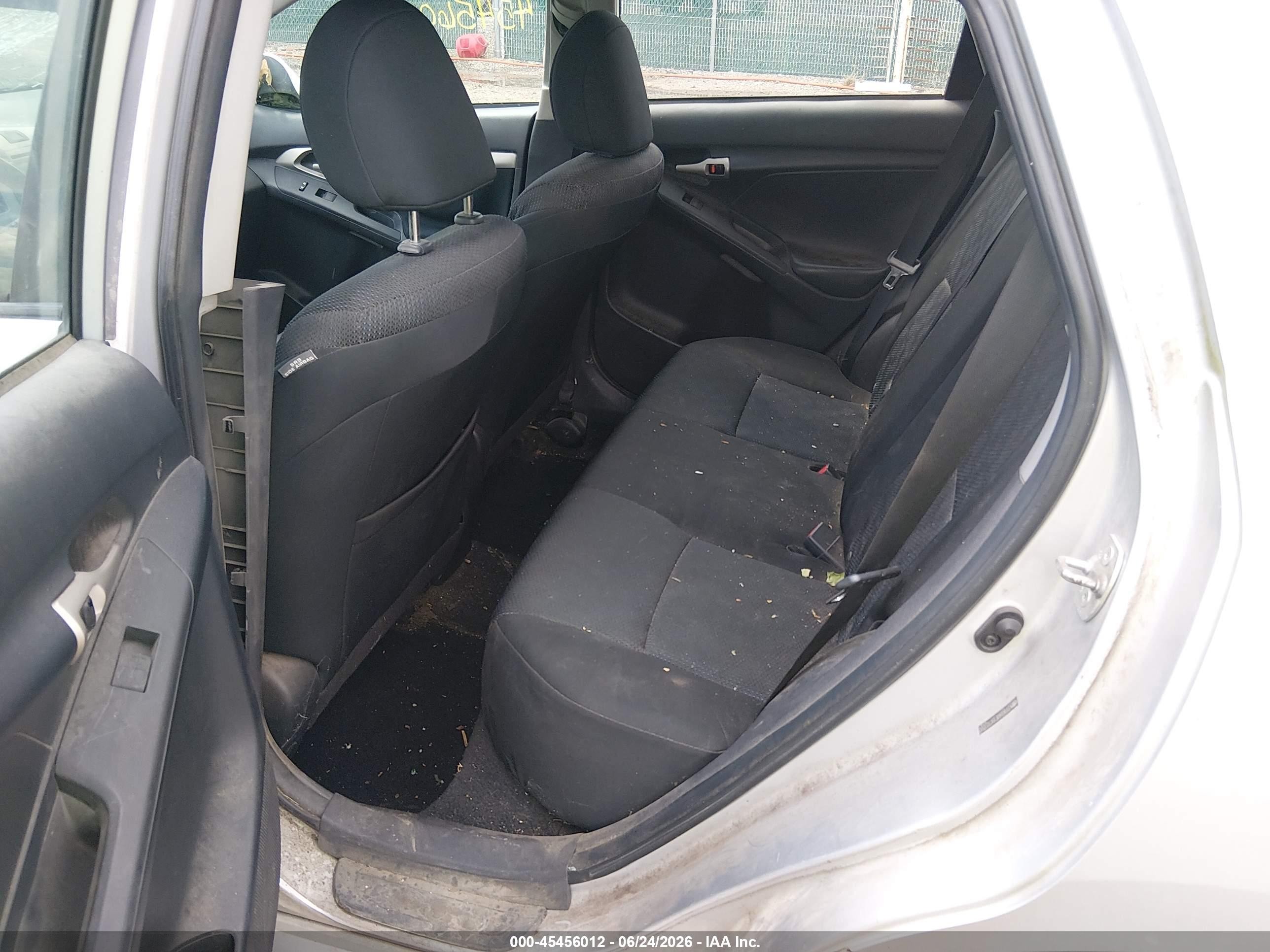 2009 Toyota Matrix   Silver vin: 2T1KU40E19C123700