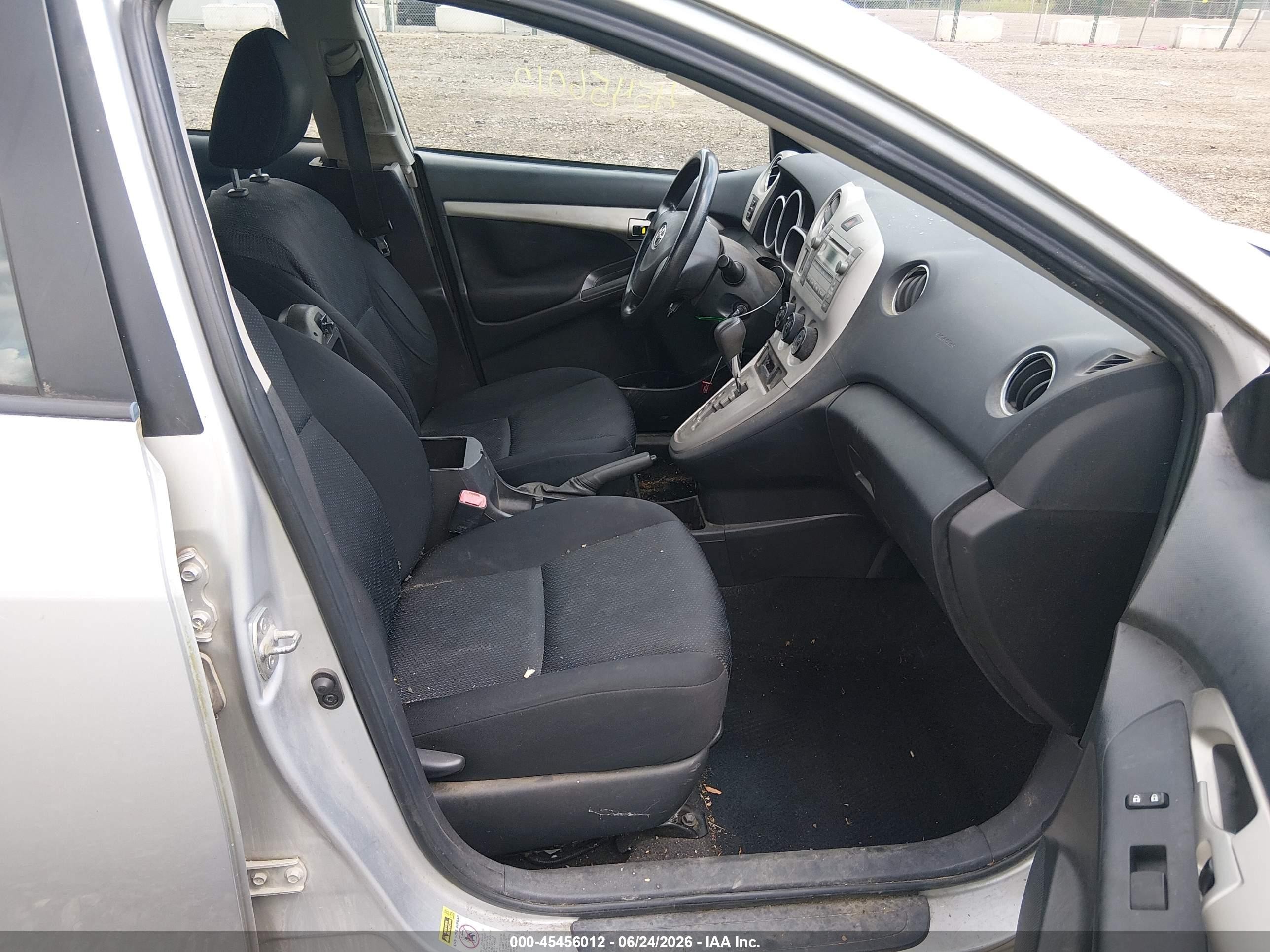 2009 Toyota Matrix   Silver vin: 2T1KU40E19C123700