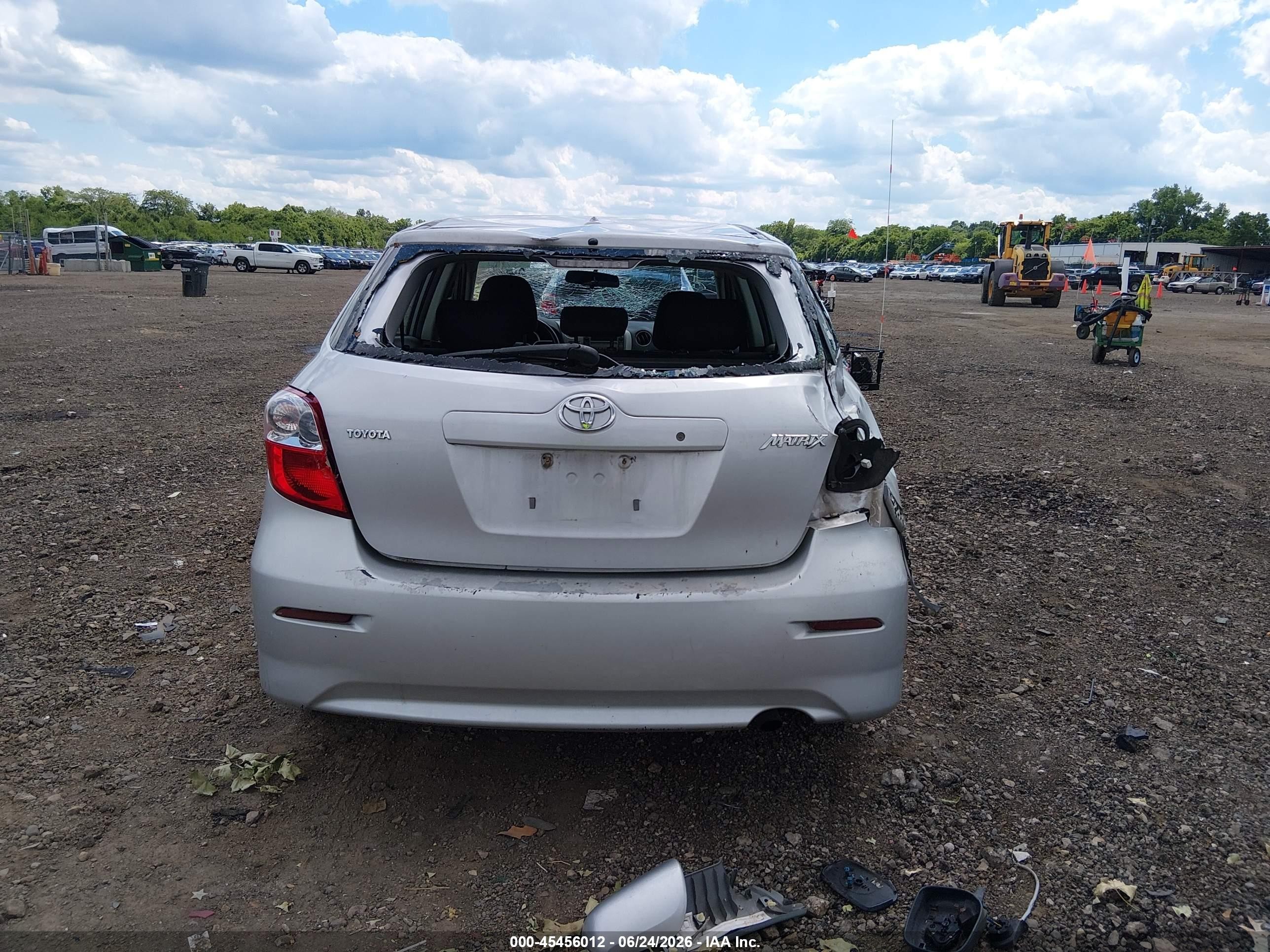 2009 Toyota Matrix   Silver vin: 2T1KU40E19C123700