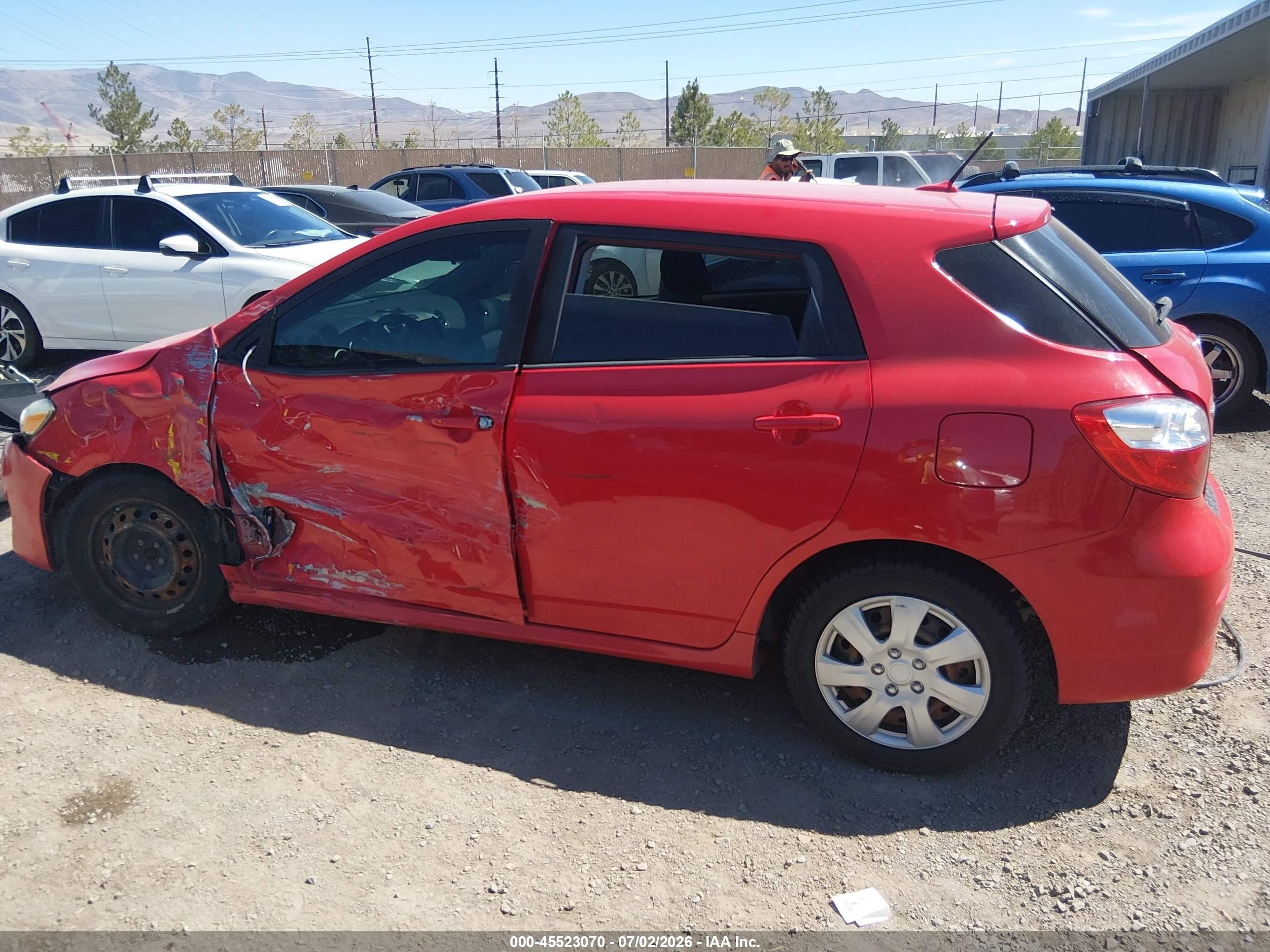 2009 Toyota Matrix   Red vin: 2T1KU40E19C135457