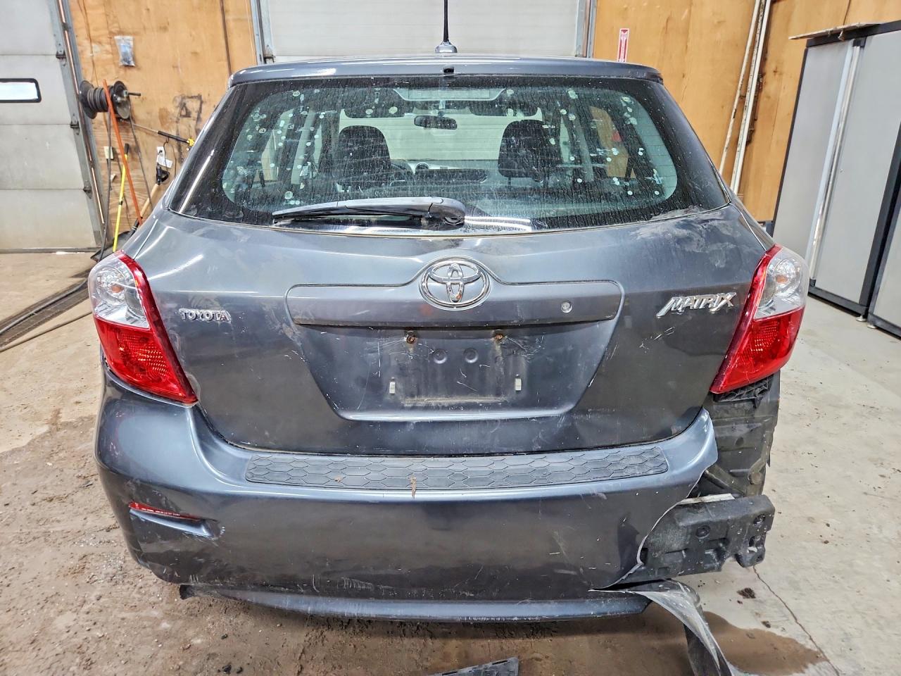 2009 Toyota Matrix Base Угольный vin: 2T1KU40E19C144790