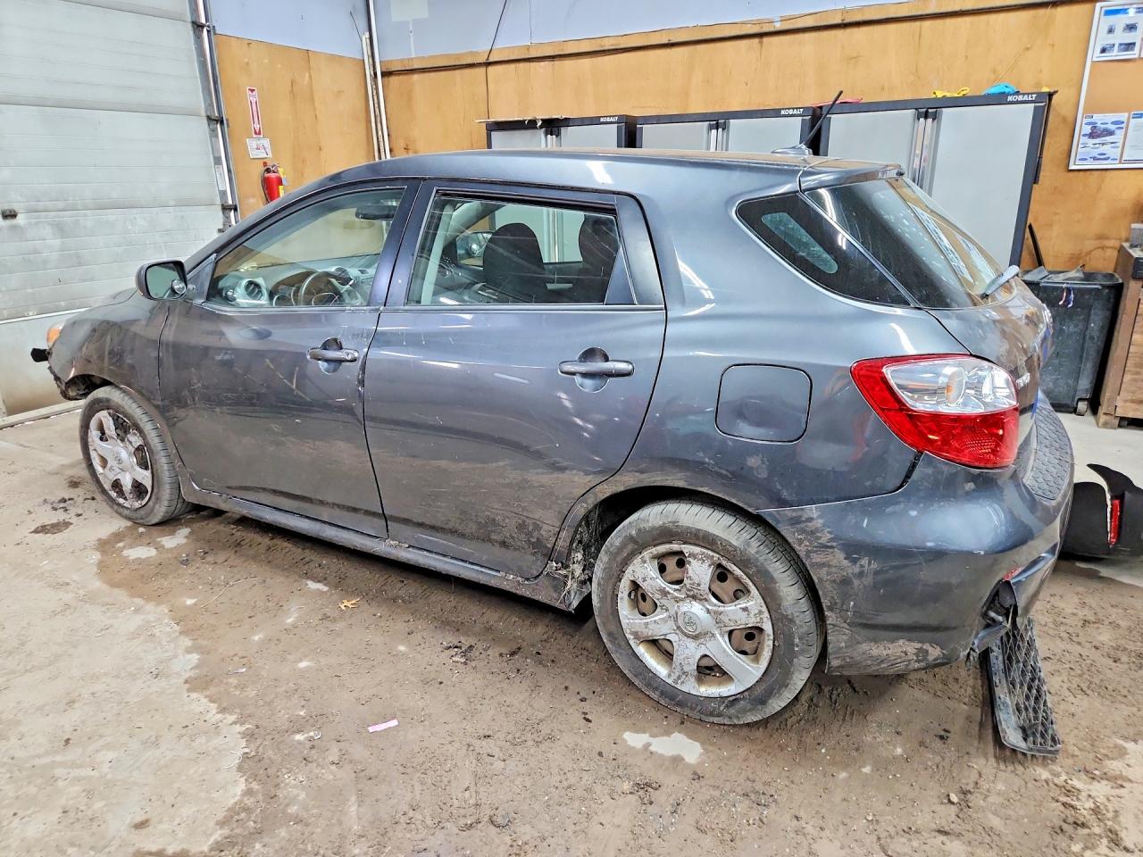 2009 Toyota Matrix Base Угольный vin: 2T1KU40E19C144790