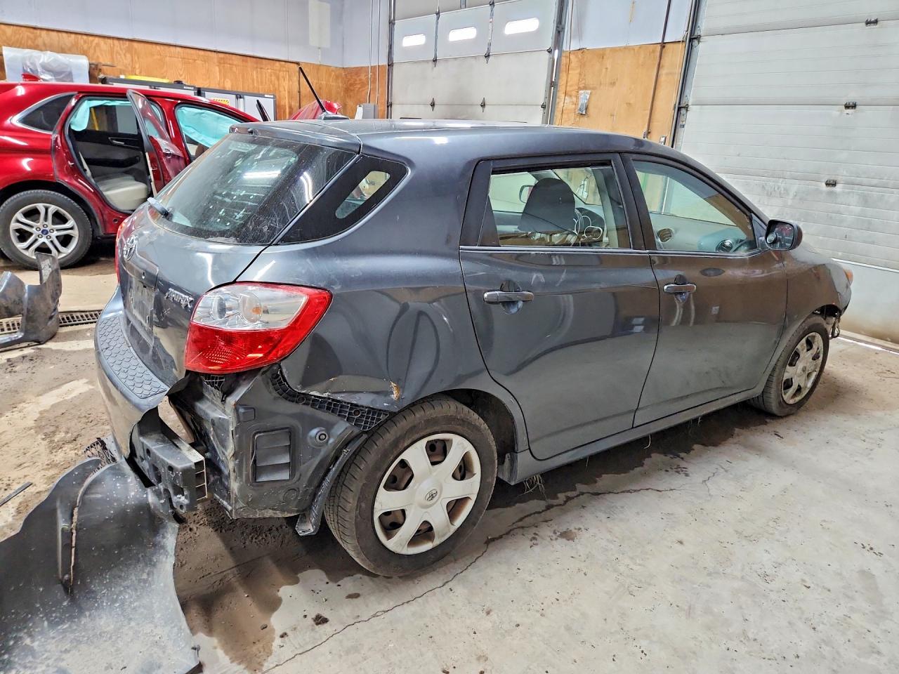2009 Toyota Matrix Base Угольный vin: 2T1KU40E19C144790