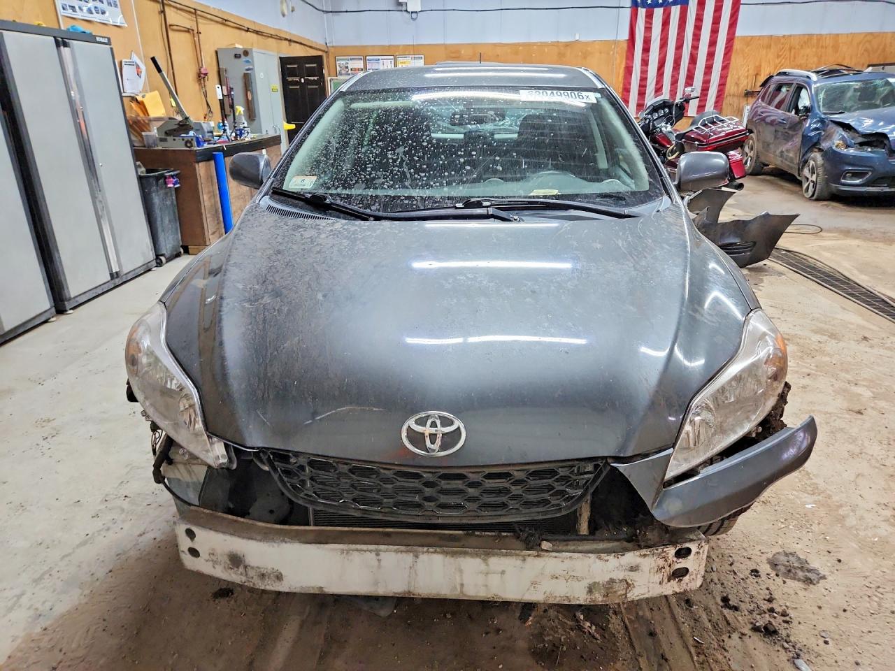 2009 Toyota Matrix Base Угольный vin: 2T1KU40E19C144790