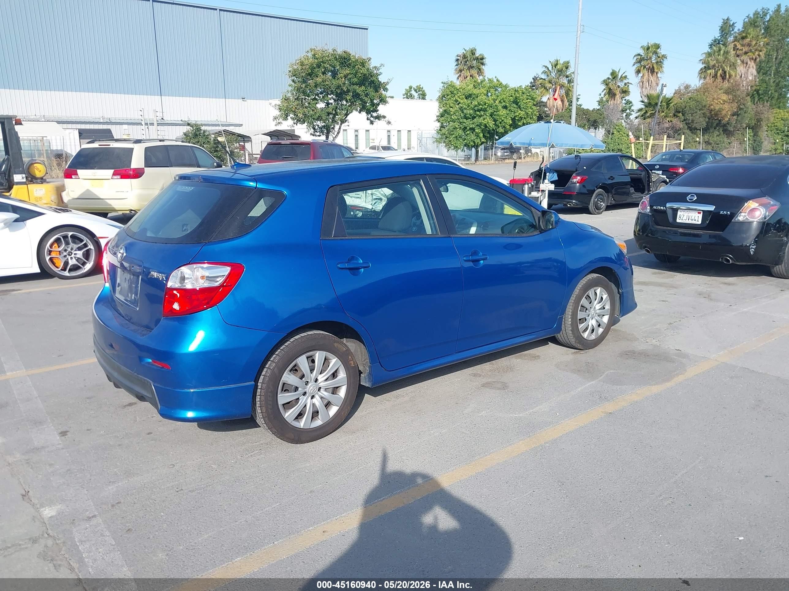 2009 Toyota Matrix   Blue vin: 2T1KU40E19C155661