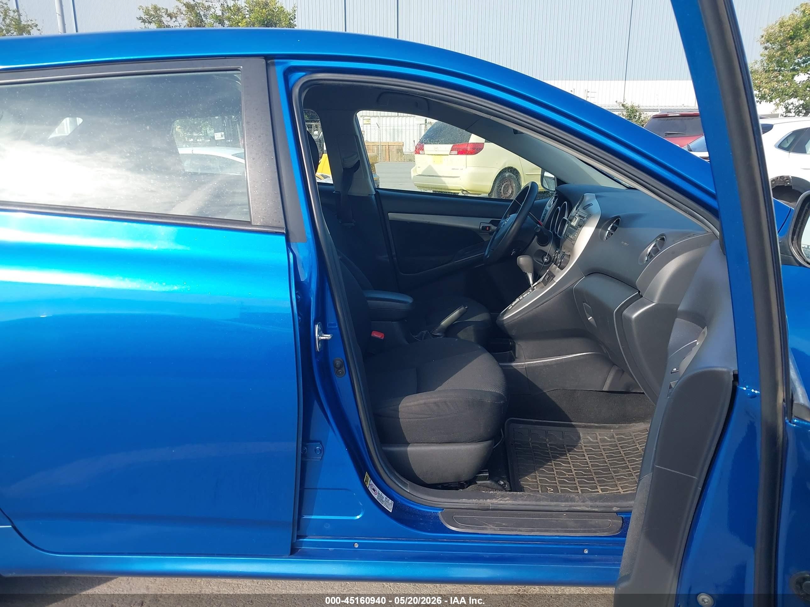 2009 Toyota Matrix   Blue vin: 2T1KU40E19C155661