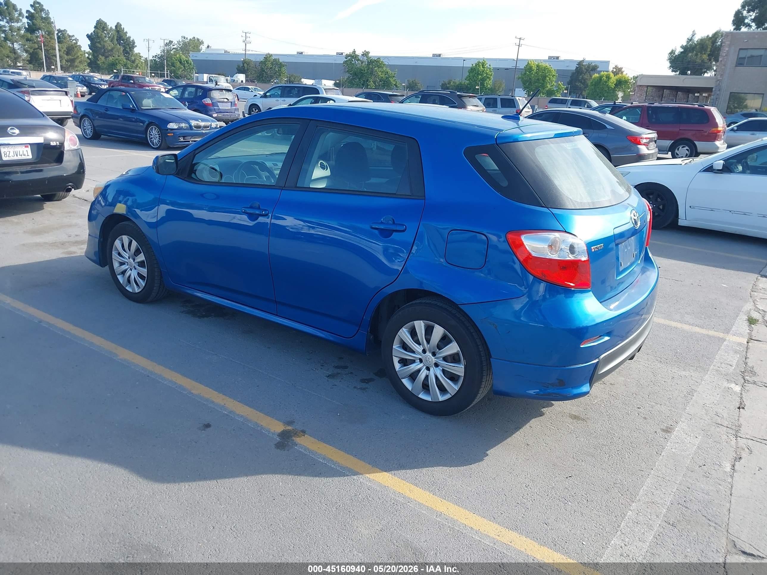 2009 Toyota Matrix   Blue vin: 2T1KU40E19C155661