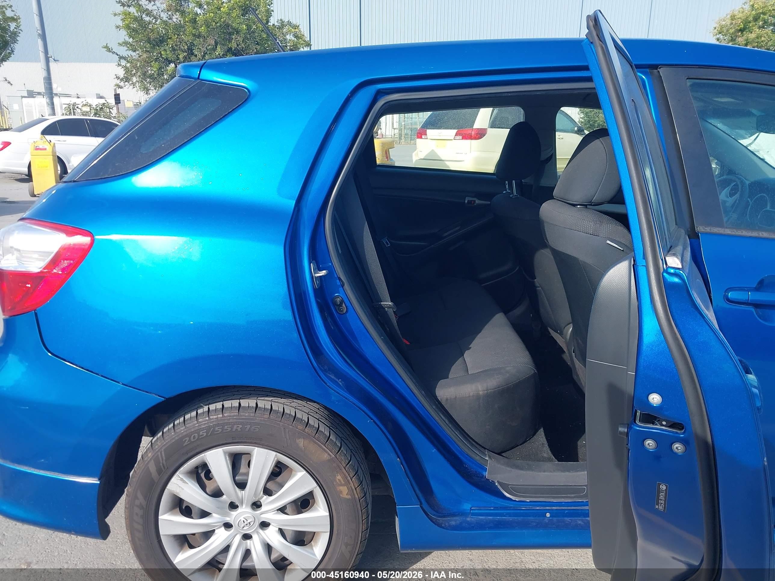 2009 Toyota Matrix   Blue vin: 2T1KU40E19C155661