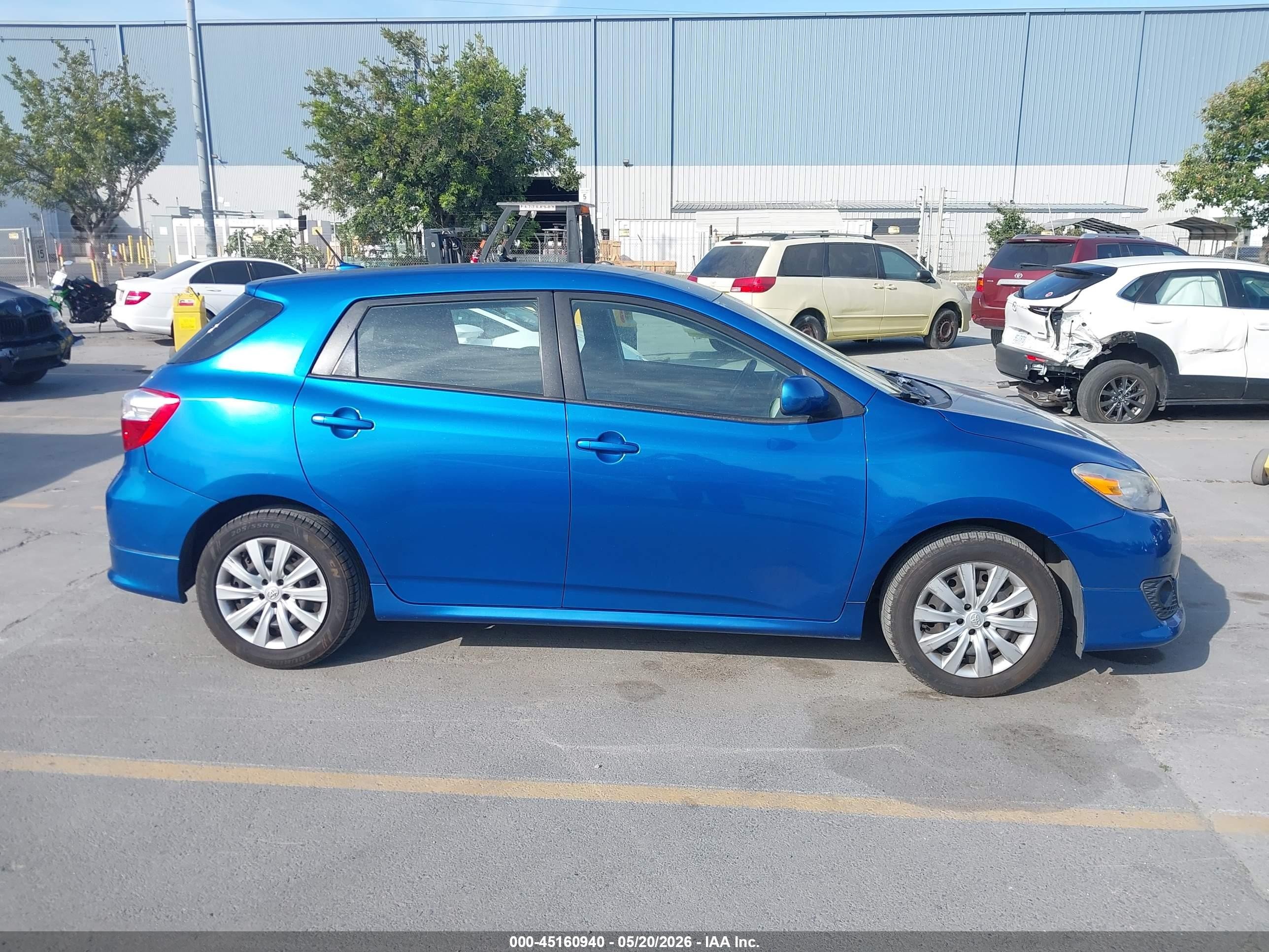 2009 Toyota Matrix   Blue vin: 2T1KU40E19C155661