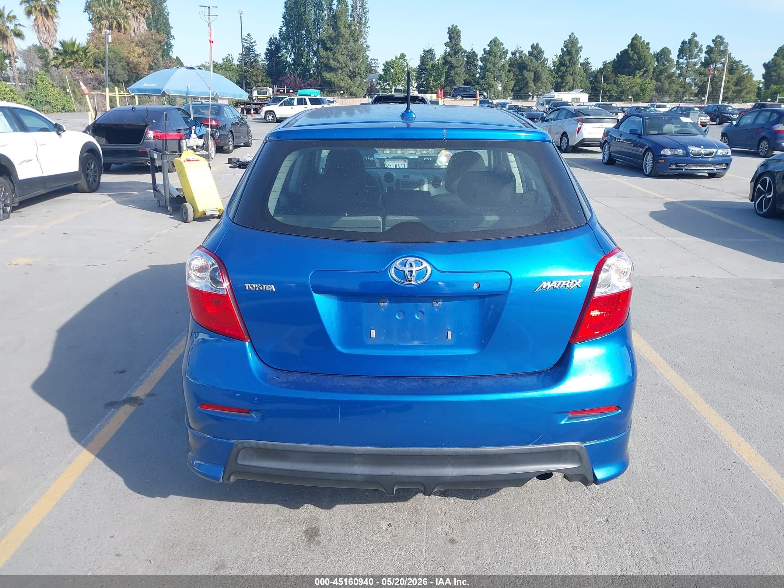 2009 Toyota Matrix   Blue vin: 2T1KU40E19C155661