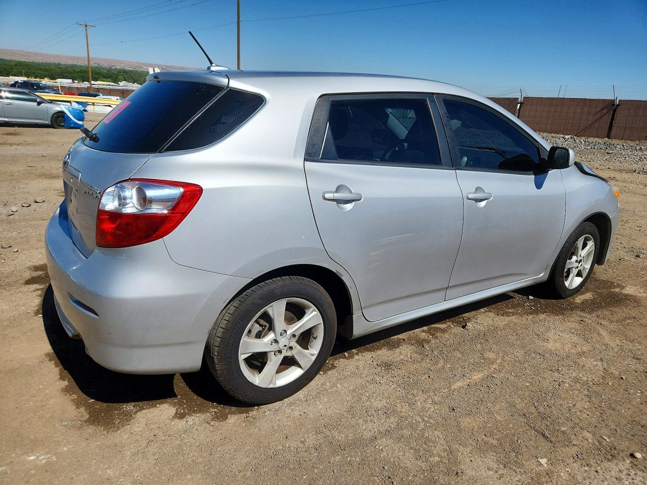 2009 Toyota Matrix Base Silver vin: 2T1KU40E29C004473